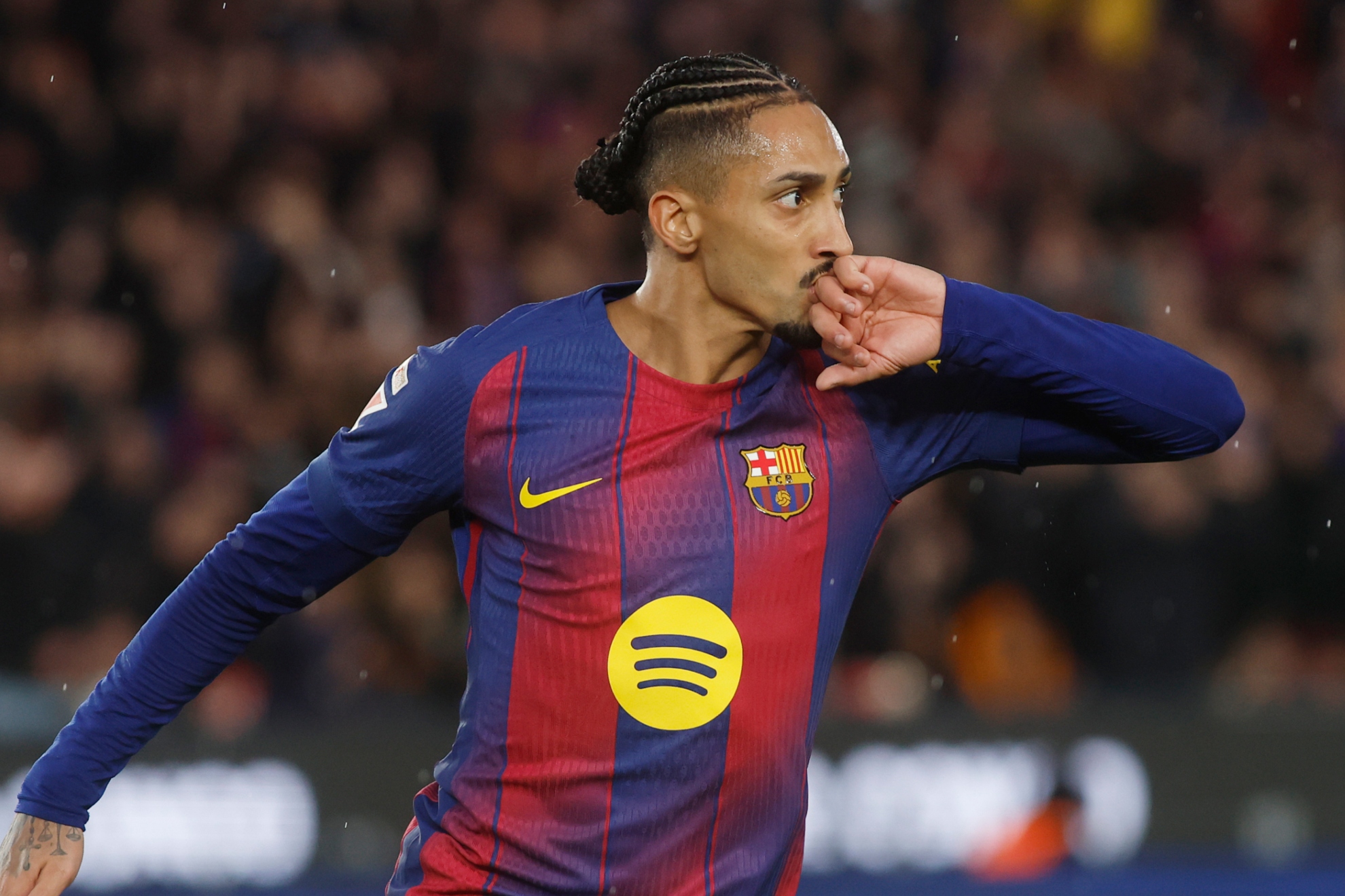 Raphinha celebra un gol con el Barcelona.