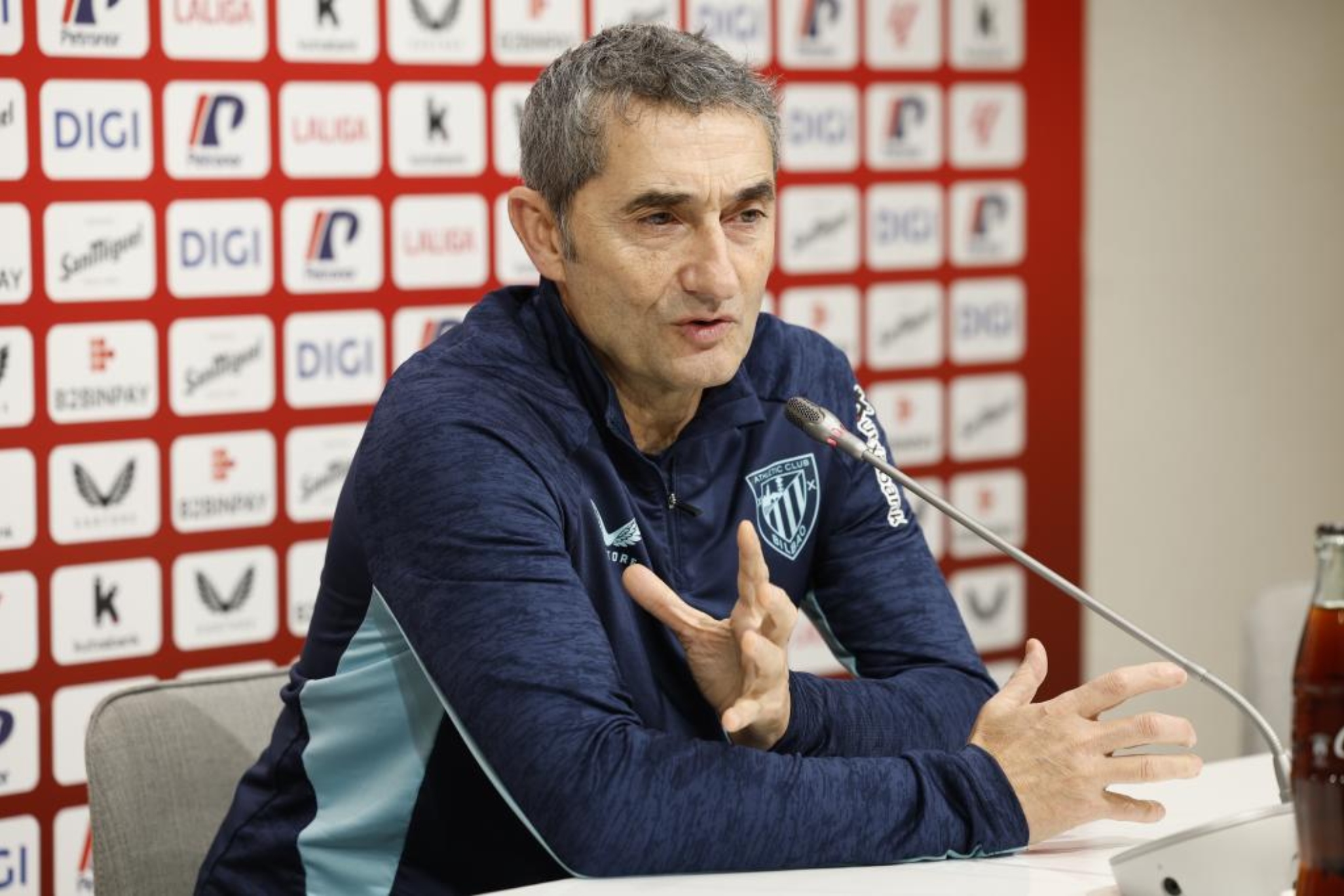 Ernesto Valverde, en una comparecencia ante los medios.