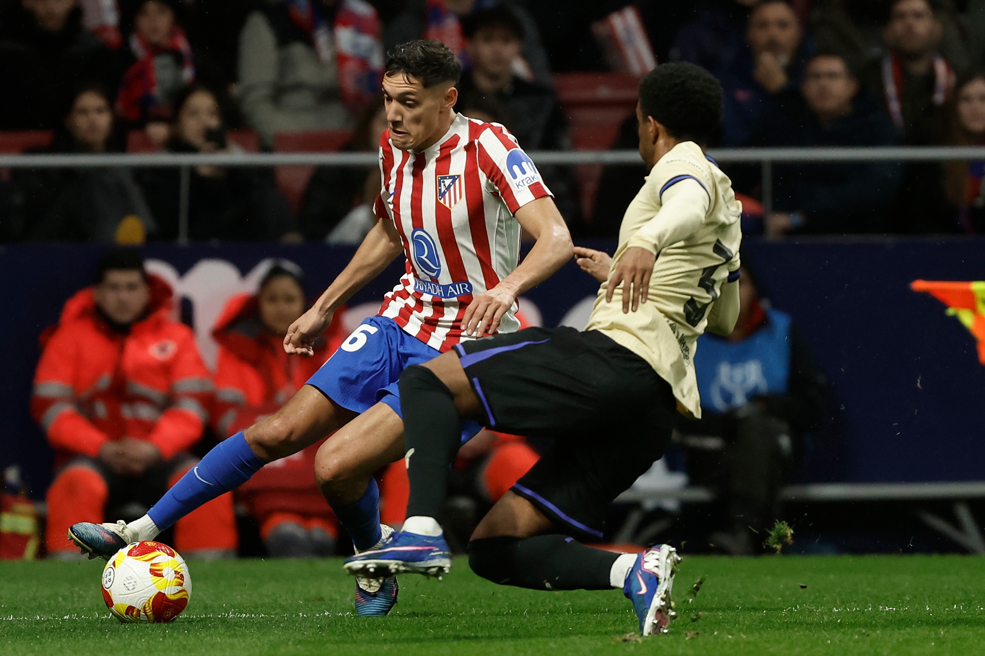 NAHUEL MOLINA, ANTE EL BARCELONA.