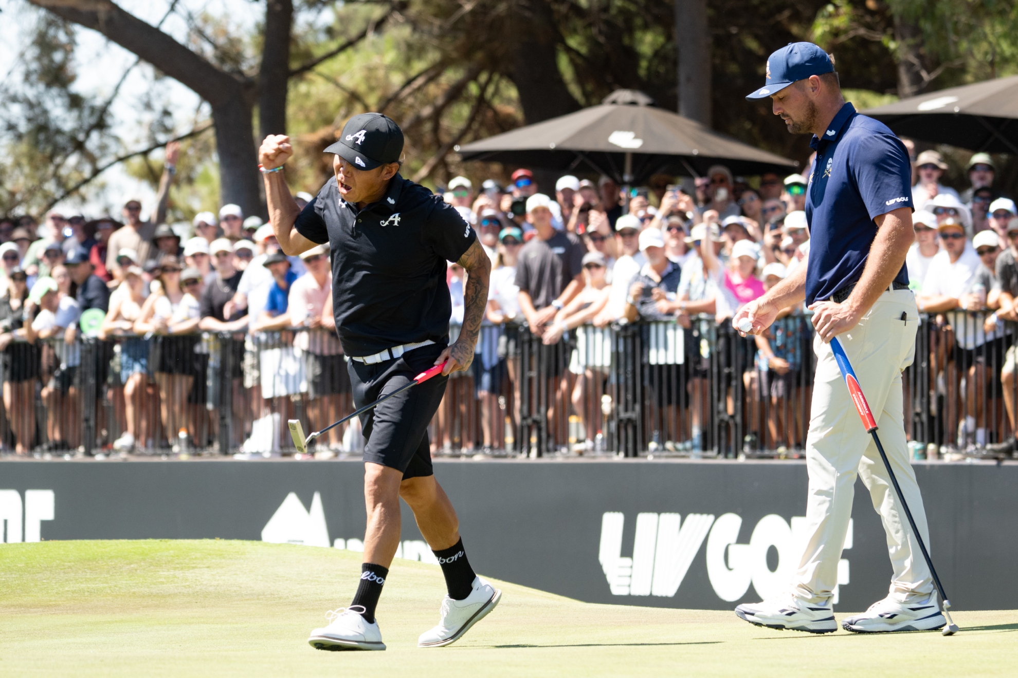 Anthony Kim (40) celebra uno de los birdies de la vuelta final