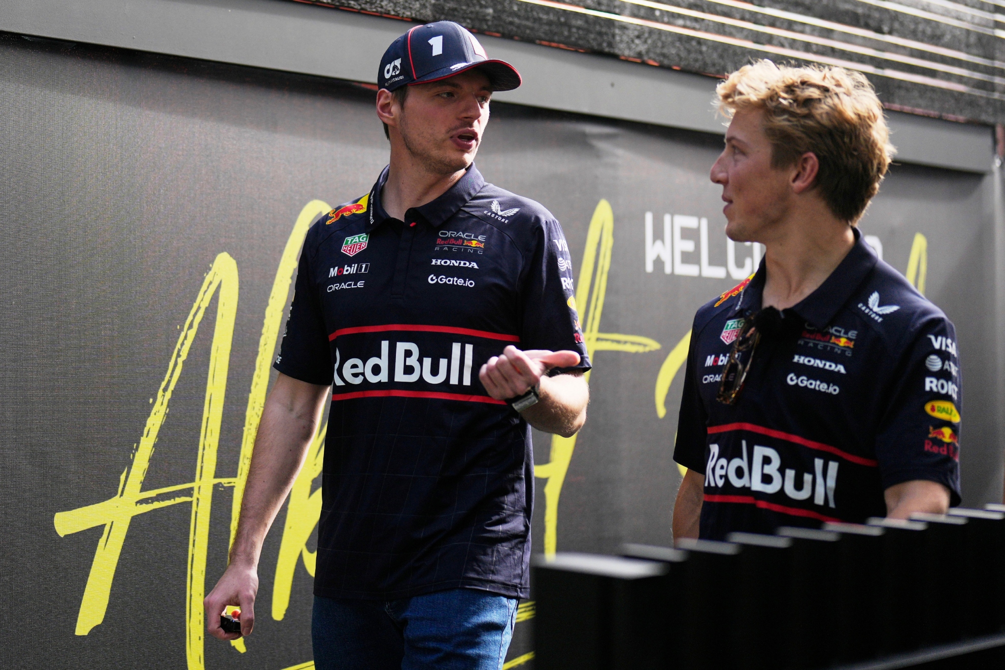 Verstappen y Lawson, en Australia 2025.
