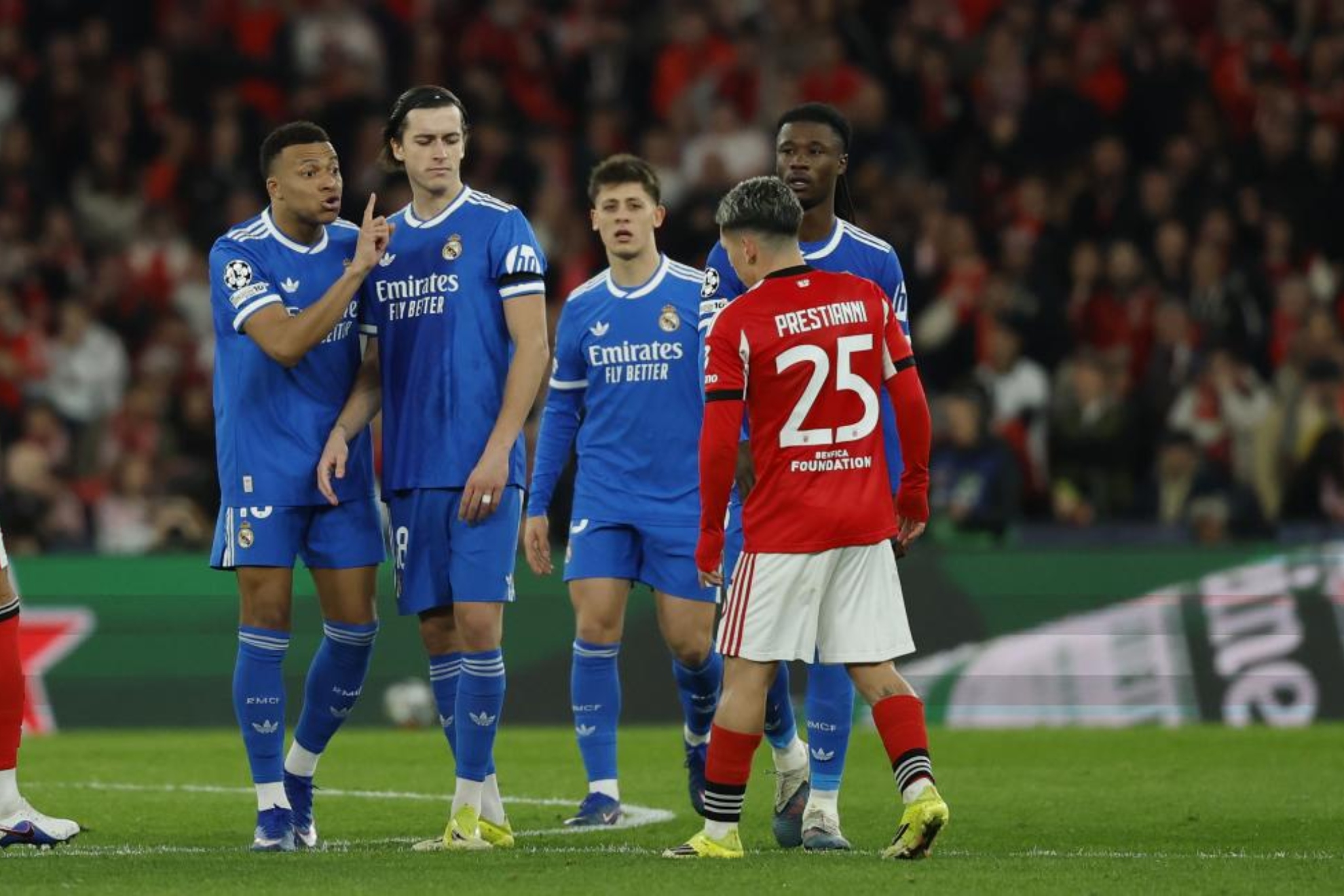 Mbappé recrimina a Prestianni.