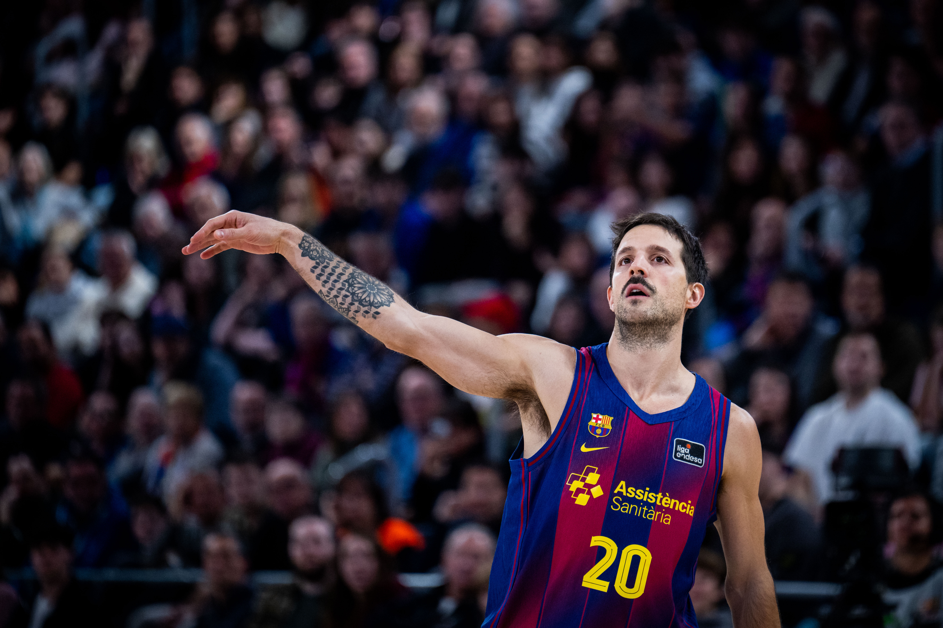 Nico Laprovittola, después de lanzar un triple.