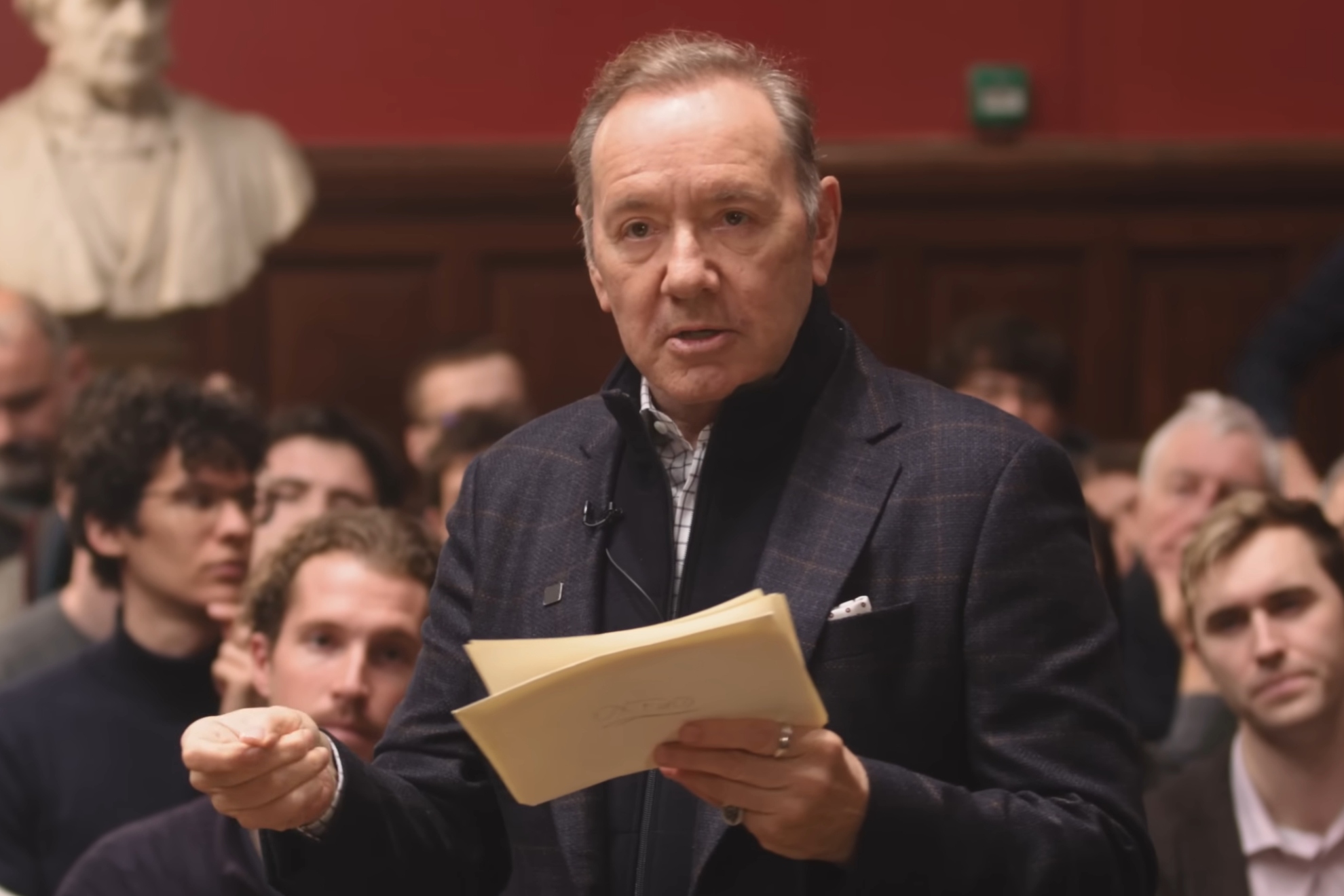 Redime Kevin Spacey, actor, en un discurso en Oxford: