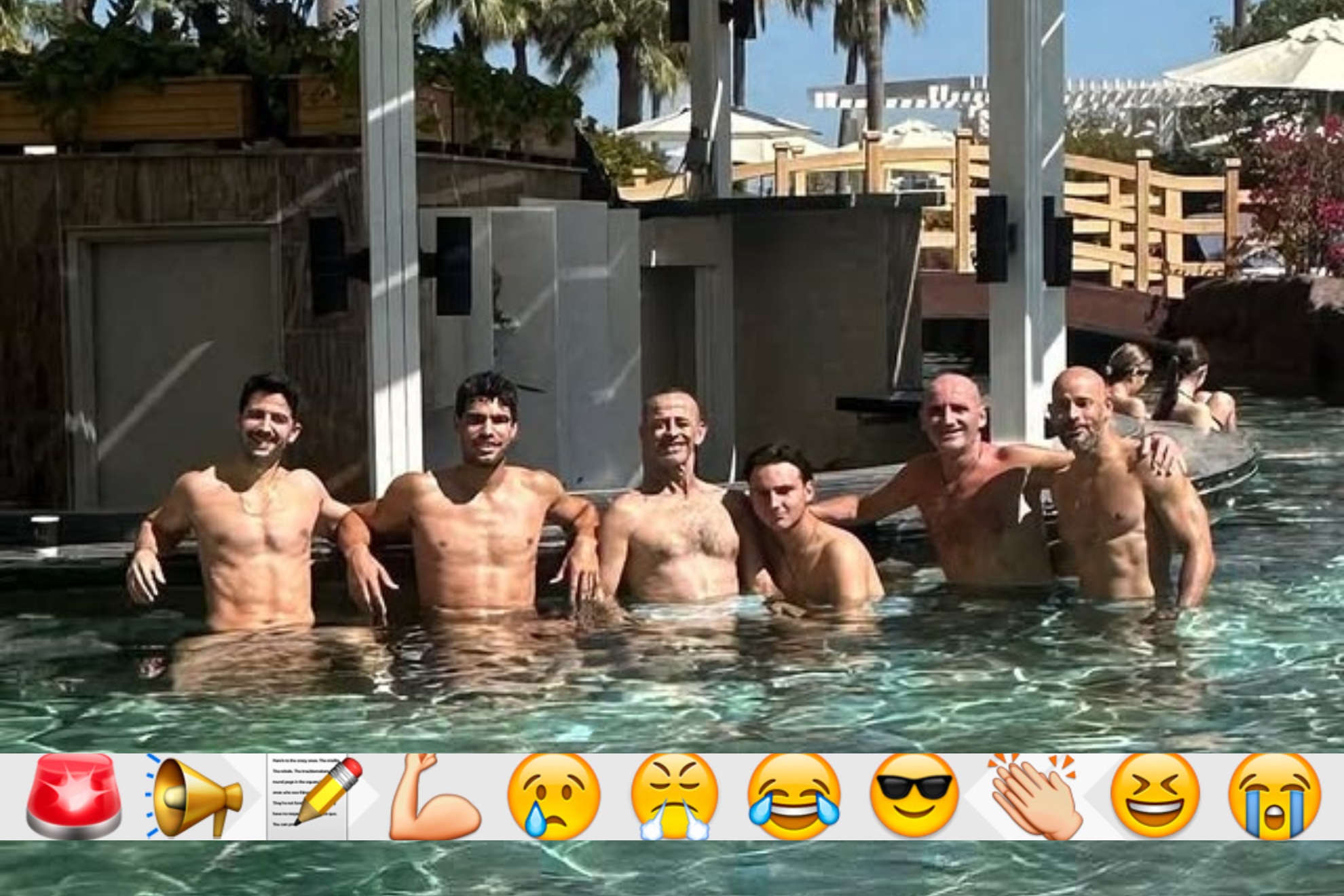 Alcaraz y su equipo en Doha.