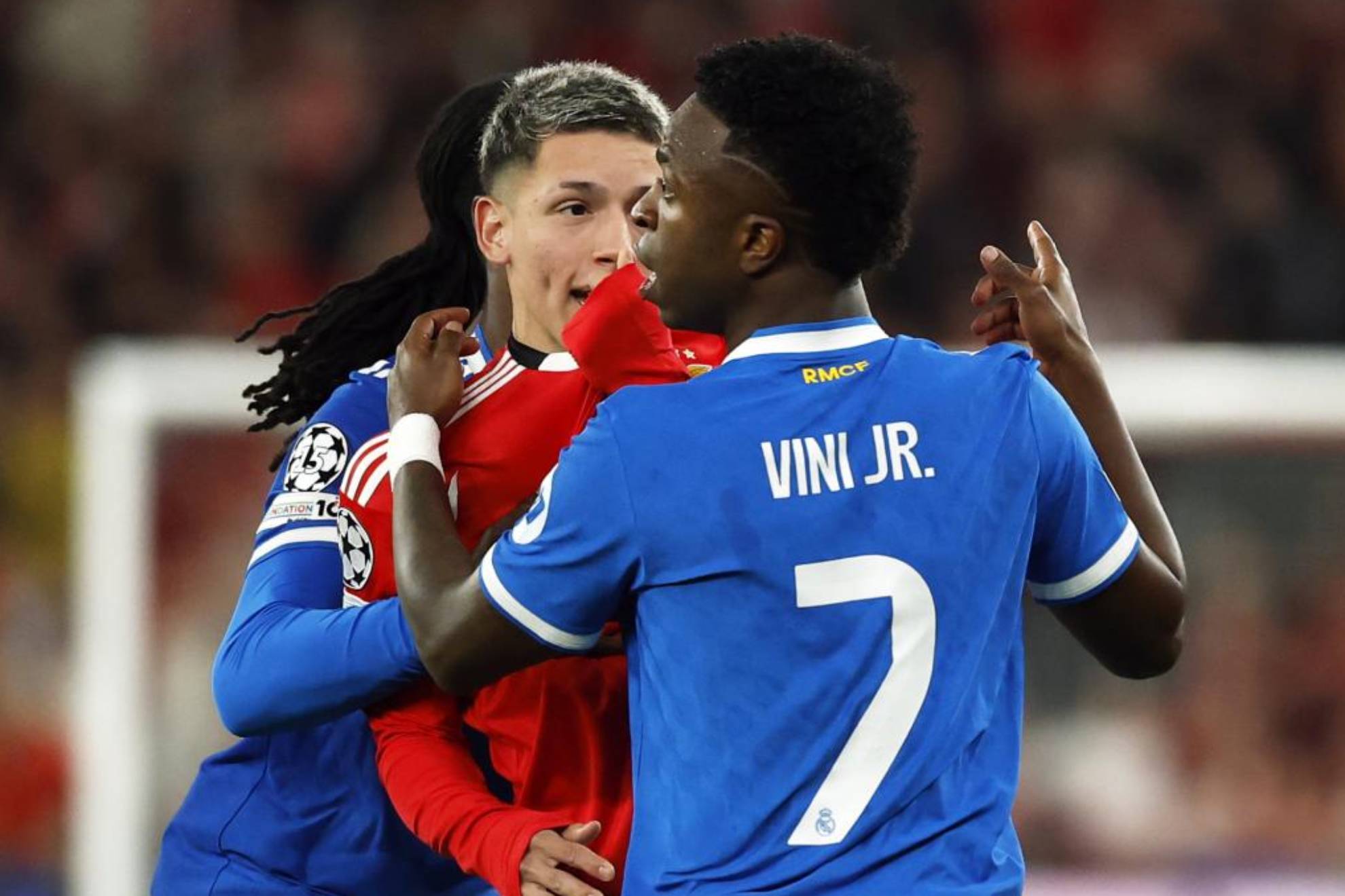 Prestianni y Vinicius en el paso Benfica-Real Madrid de Champions.