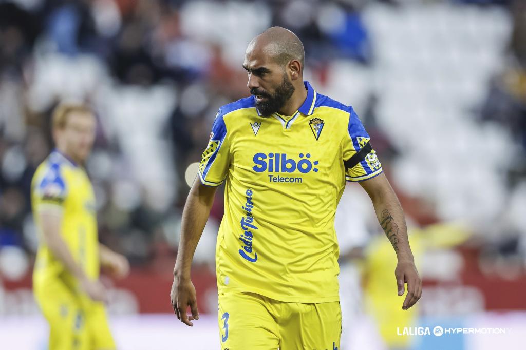 Fali, en un partido con el Cádiz. LALIGA