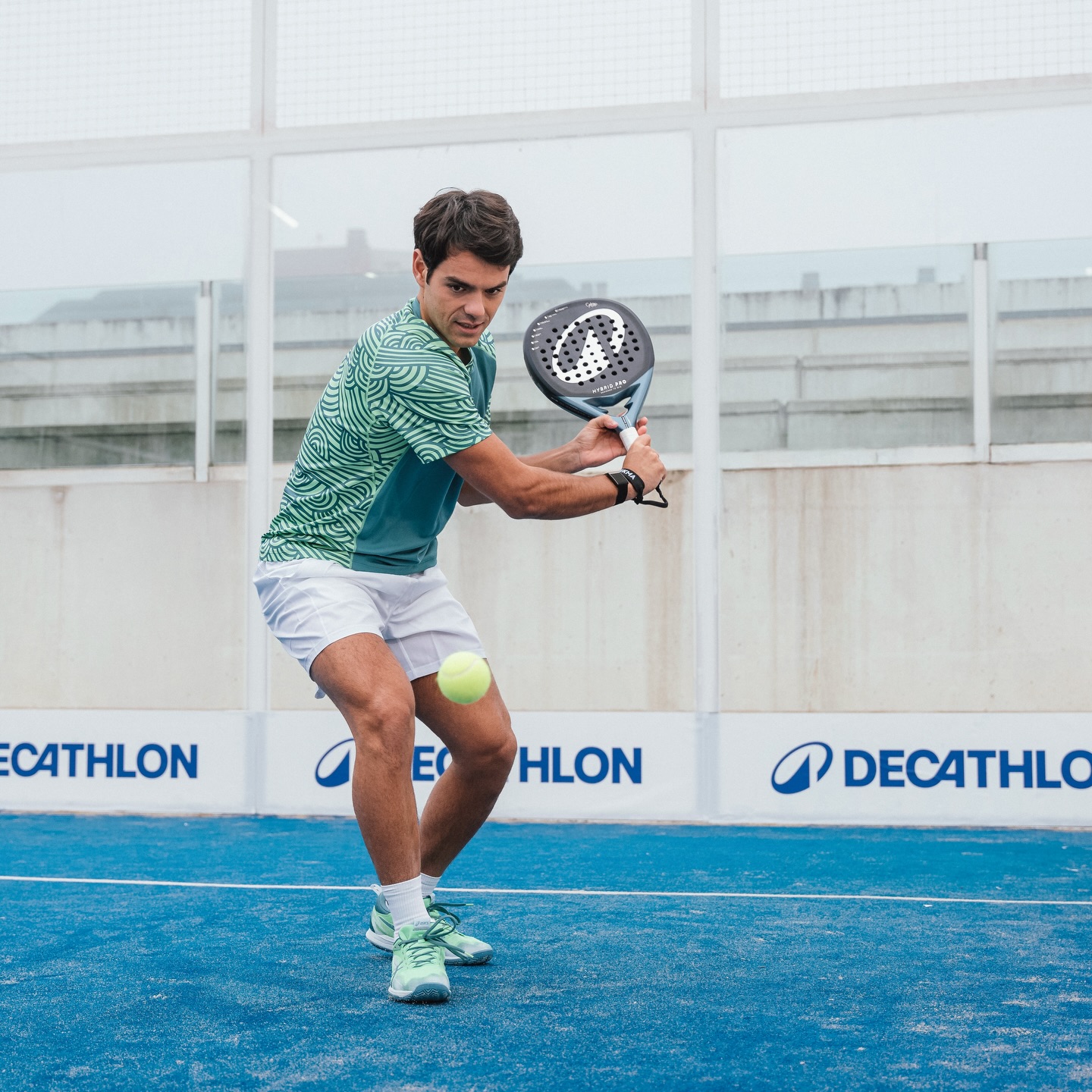 Coki Nieto en su presentación con Kuikma, la marca de pádel en Decathlon.