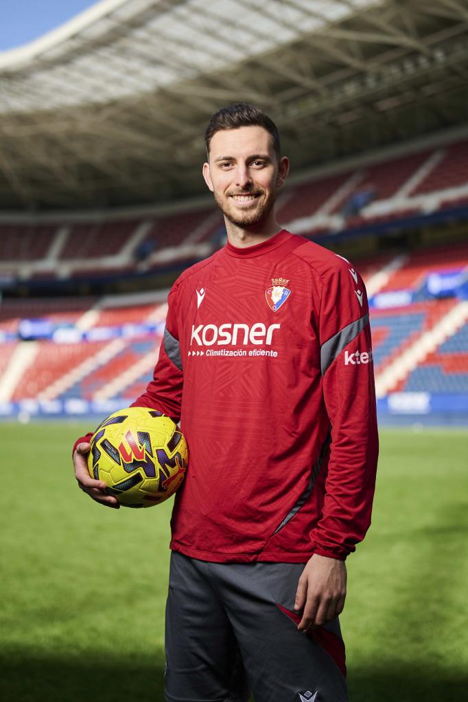 El delantero, posando para MARCA en Pamplona.