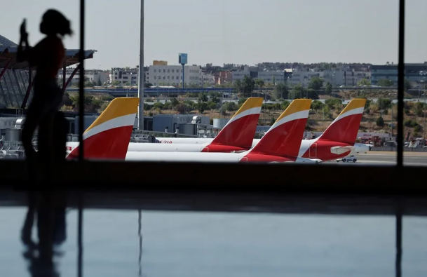 Iberia plantea un ERE voluntario a los sindicatos para adaptar el ...