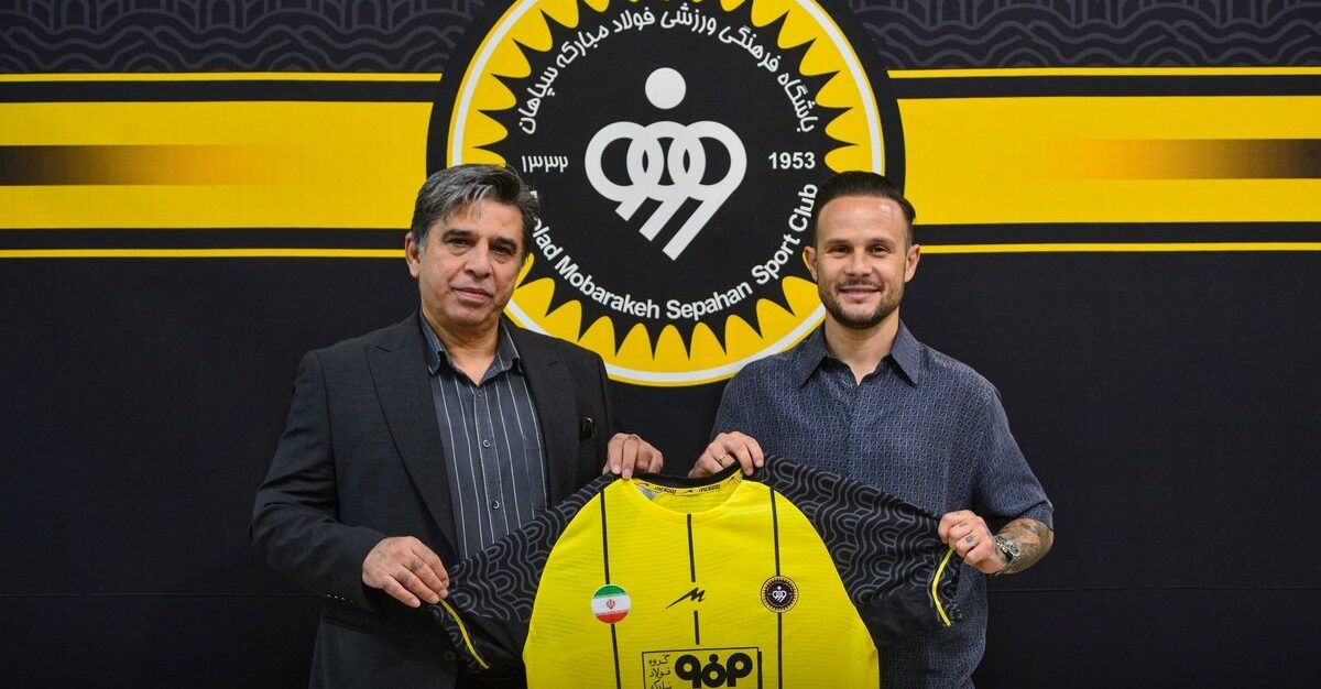 Ivi Sánchez durante su presntación con el Sepahan SC.