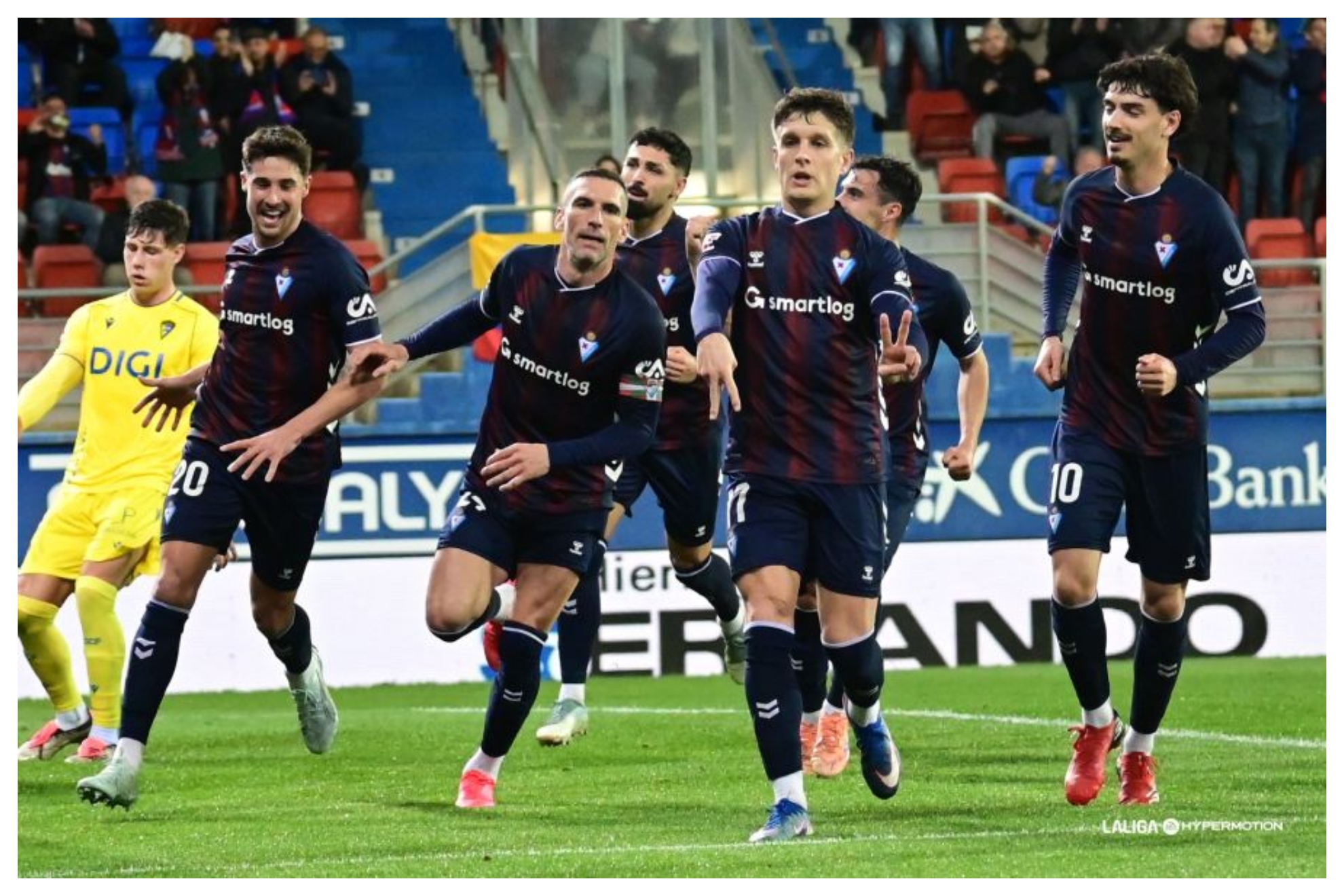 Corpas, celebrando su gol de penalti al Cádiz.