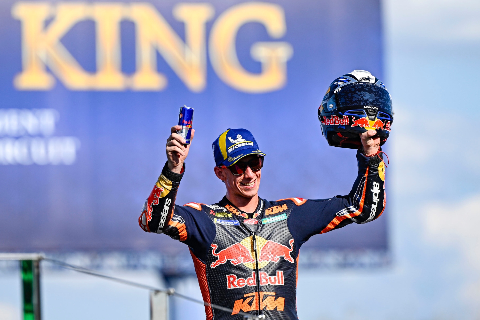 Acosta, en el podio de Tailandia. RED BULL