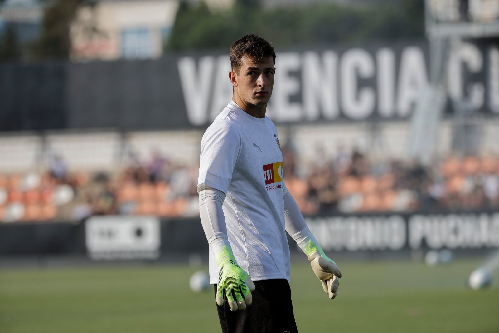 La plaga de lesiones de rodilla del Valencia atrapa a Agirrezabala