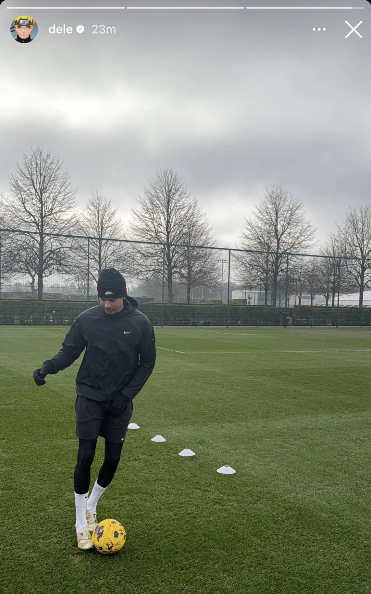 Dele Alli entrena en las instalaciones del Tottenham.