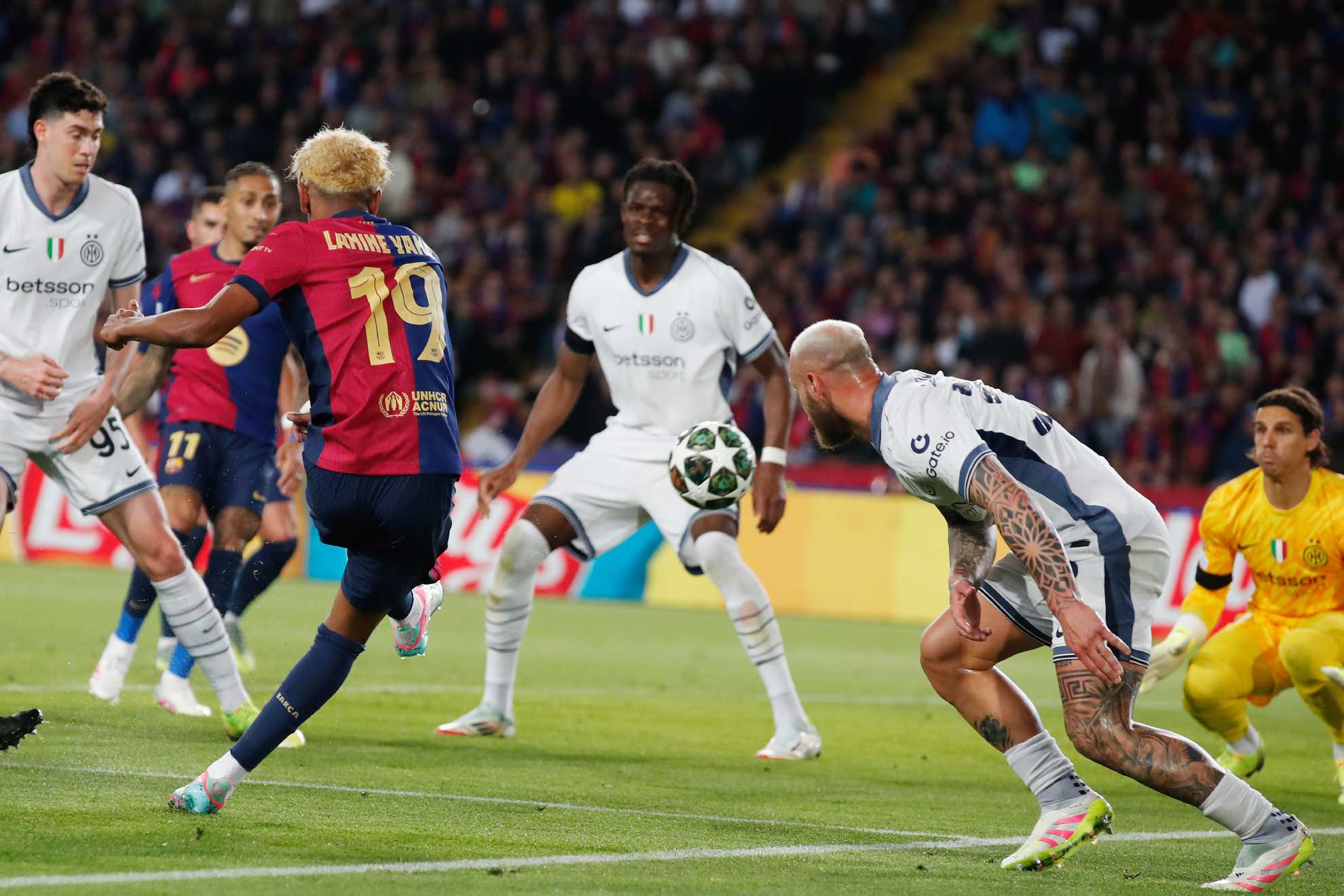 Lamine Yamal, en el momento de marcar ante el Inter en la pasada Champions