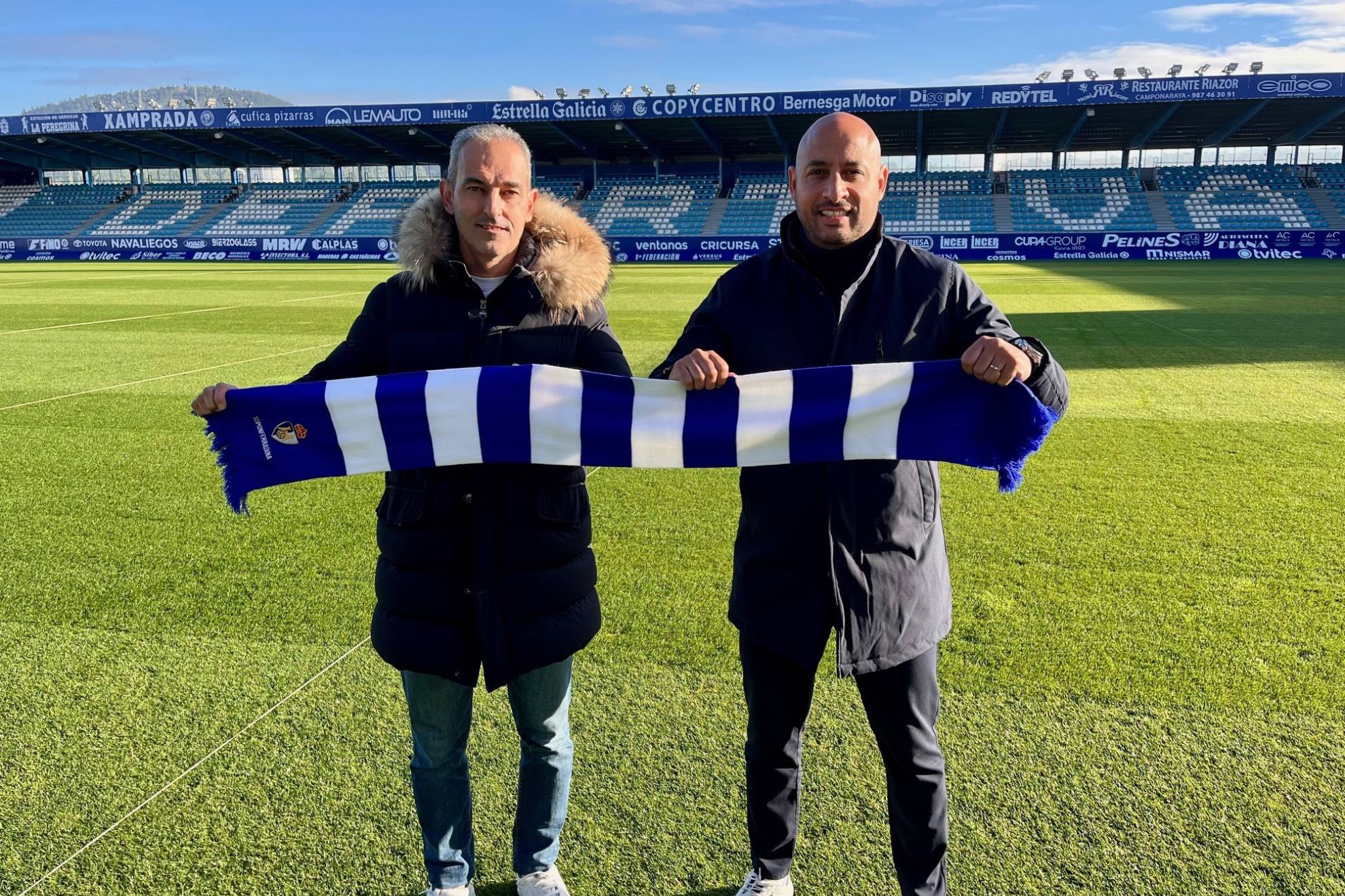 Nafti posa en su presentación como nuevo entrenador de la Ponferradina