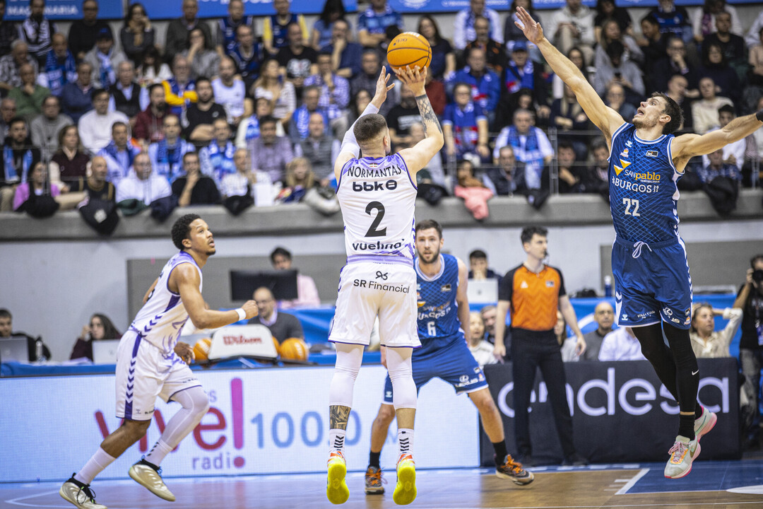 El San Pablo Burgos somete al Surne Bilbao y sueña con la salvación