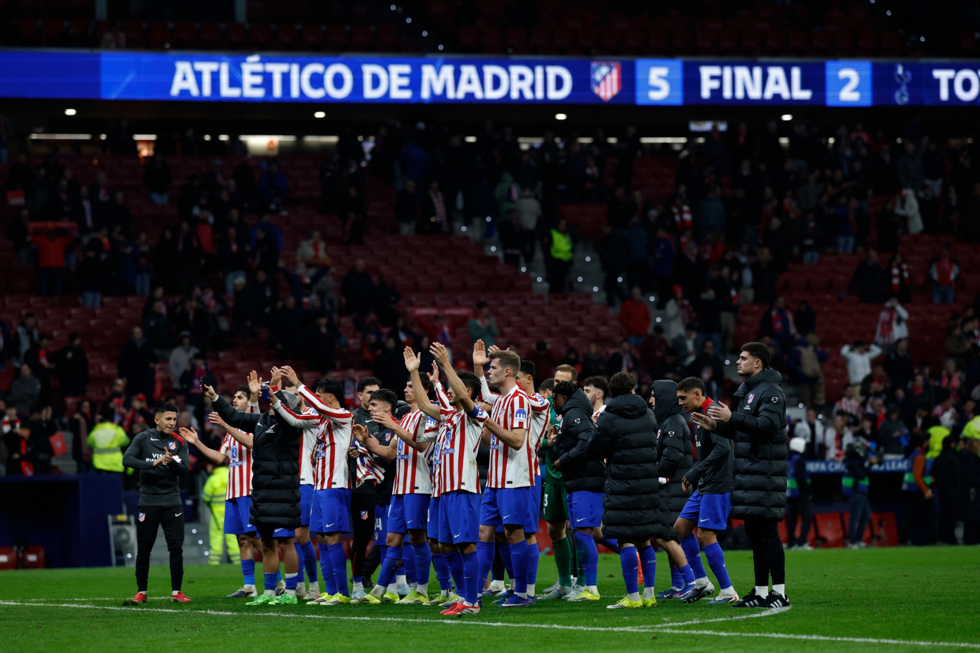 Los jugadores del Atlético celebrando el triunfo ante el Tottenham.