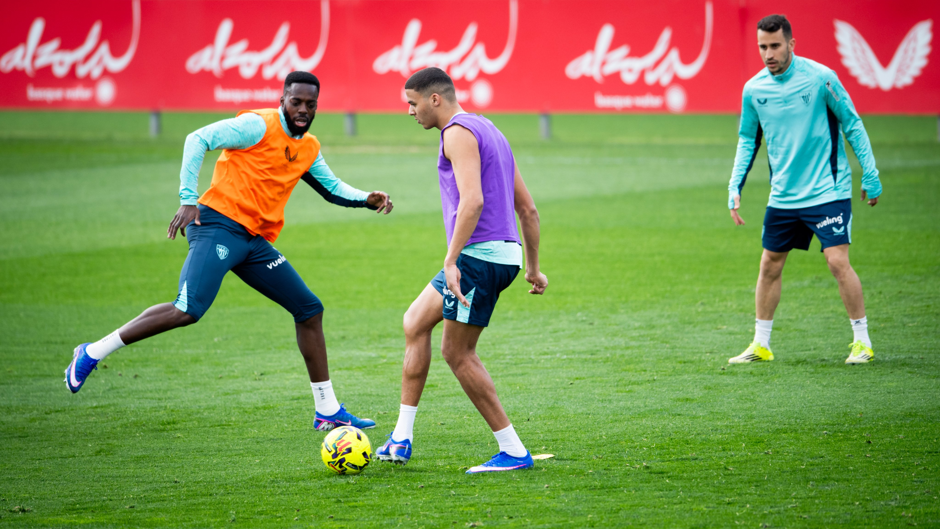 Maroan, frente a Iñaki Williams, alternativa de Terzic para el puesto de delantero centro..