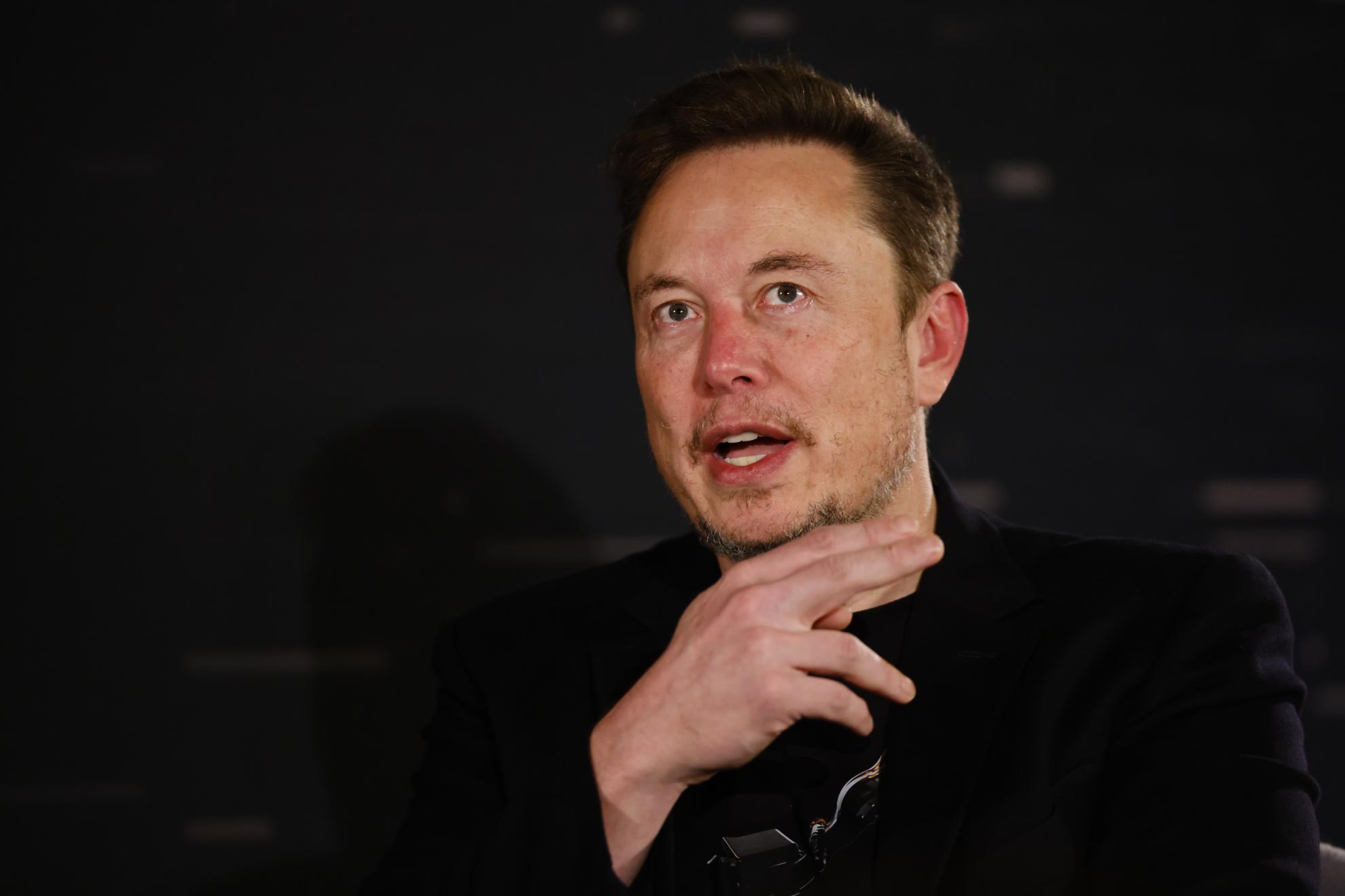 Elon Musk pasa a ser el primer billonario de la historia tras el