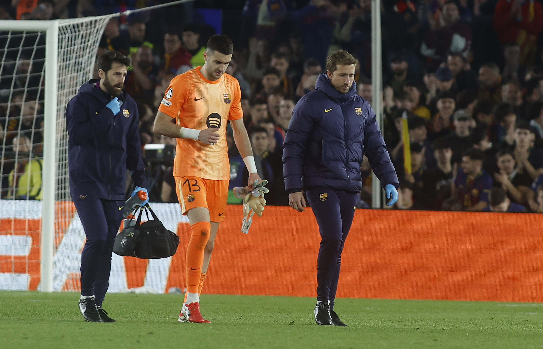 Joan García describe su lesión contra el Newcastle: "Si toco, está duro aquí..."