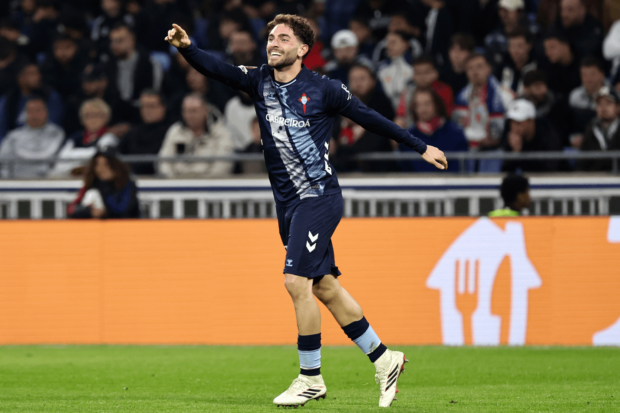 Javi Rueda celebra un gol del Celta