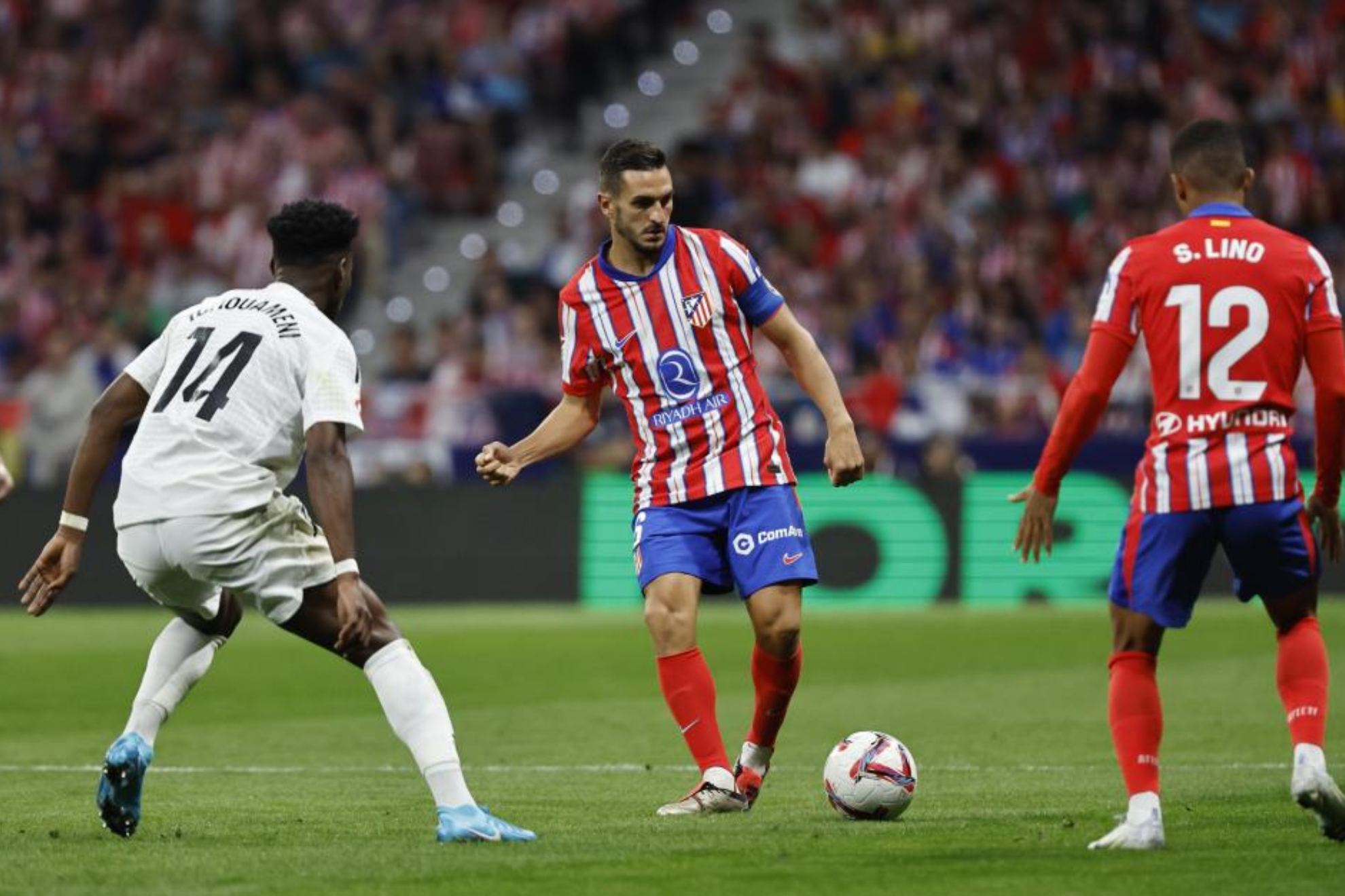 Koke, en un derbi ante el Real Madrid.