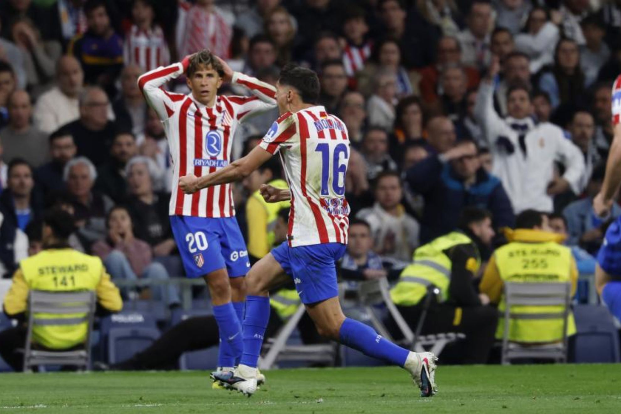Molina celebra su segundo golazo en una semana.