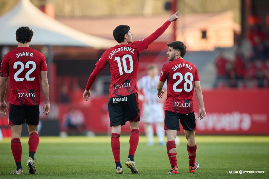 Carlos Fernández celebra el gol de la victoria ante el Valladolid