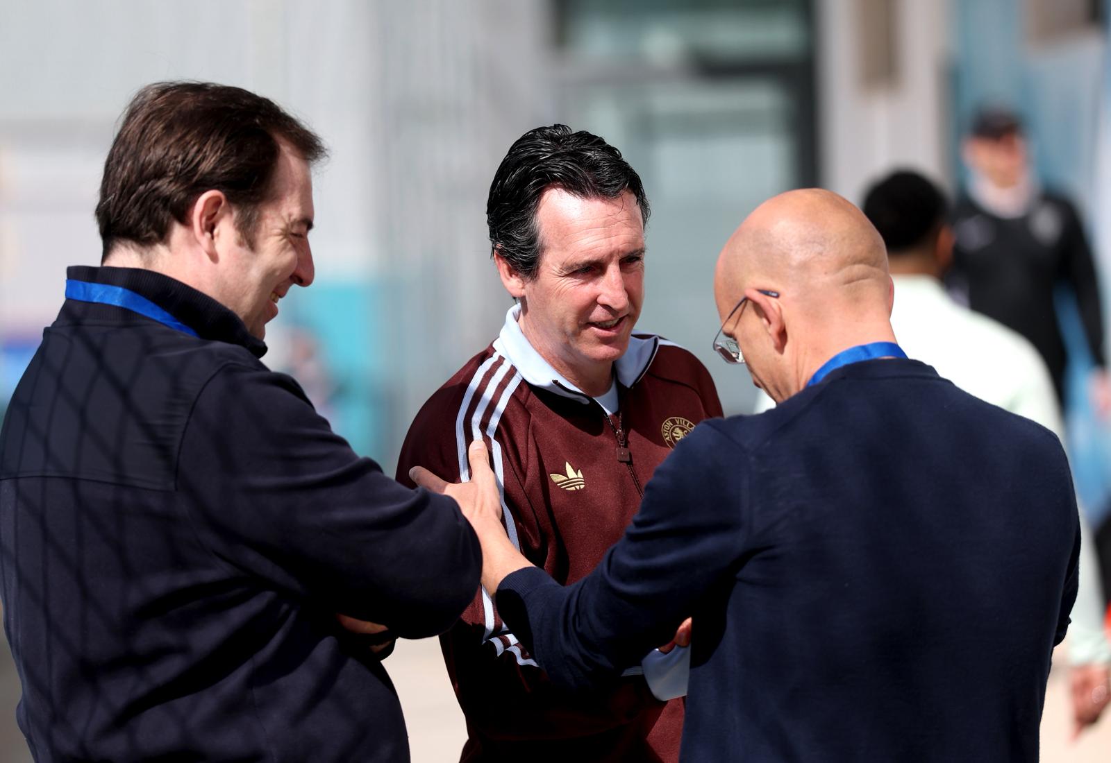 Emery junto a Vidagany y una visita sobre el campo.