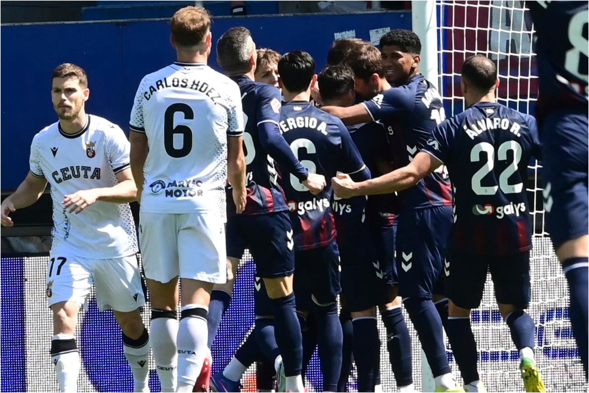 Los jugadores del Eibar celebrando un gol ante el Ceuta.