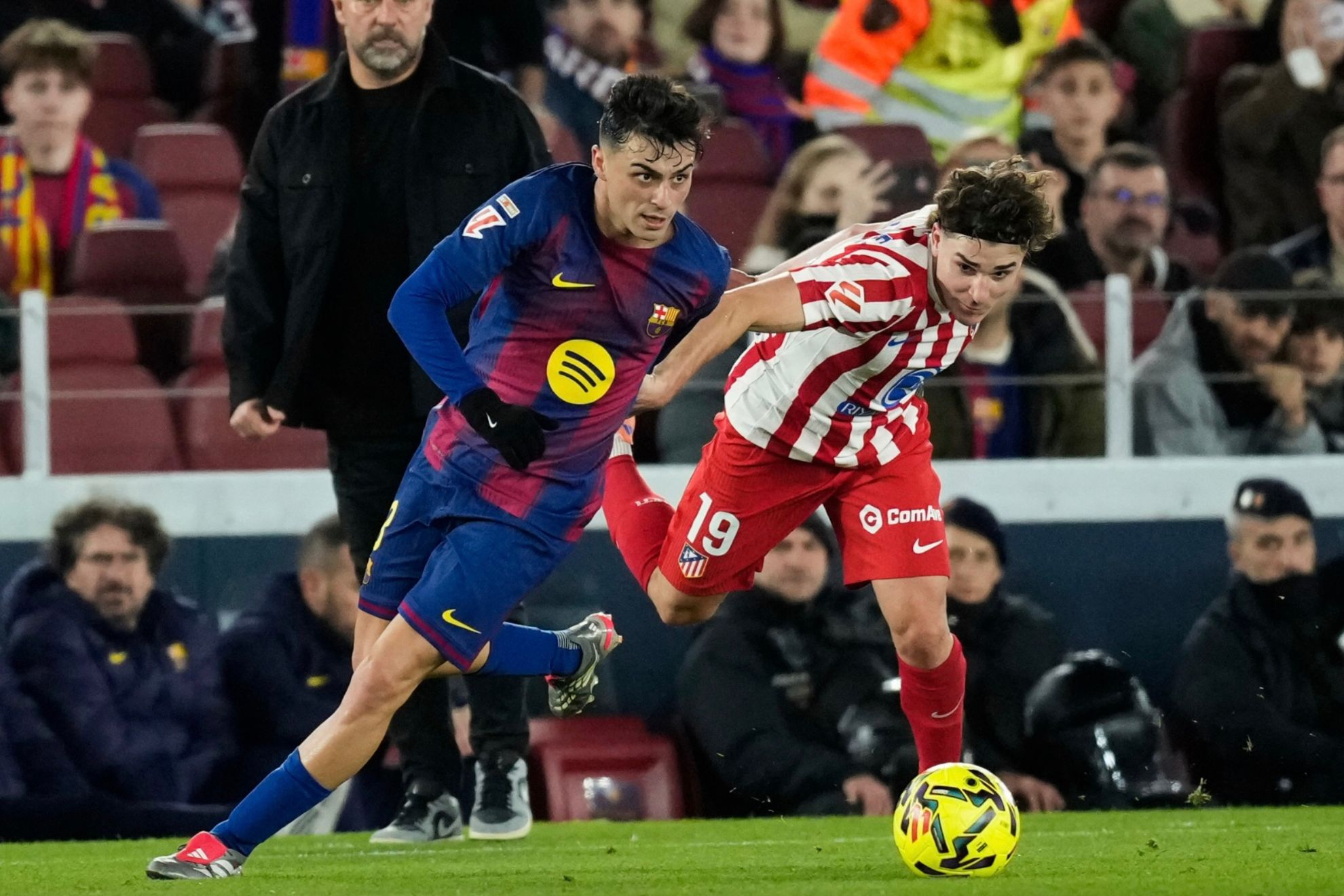 Atleti y Barcelona se ven las caras en el Camp Nou