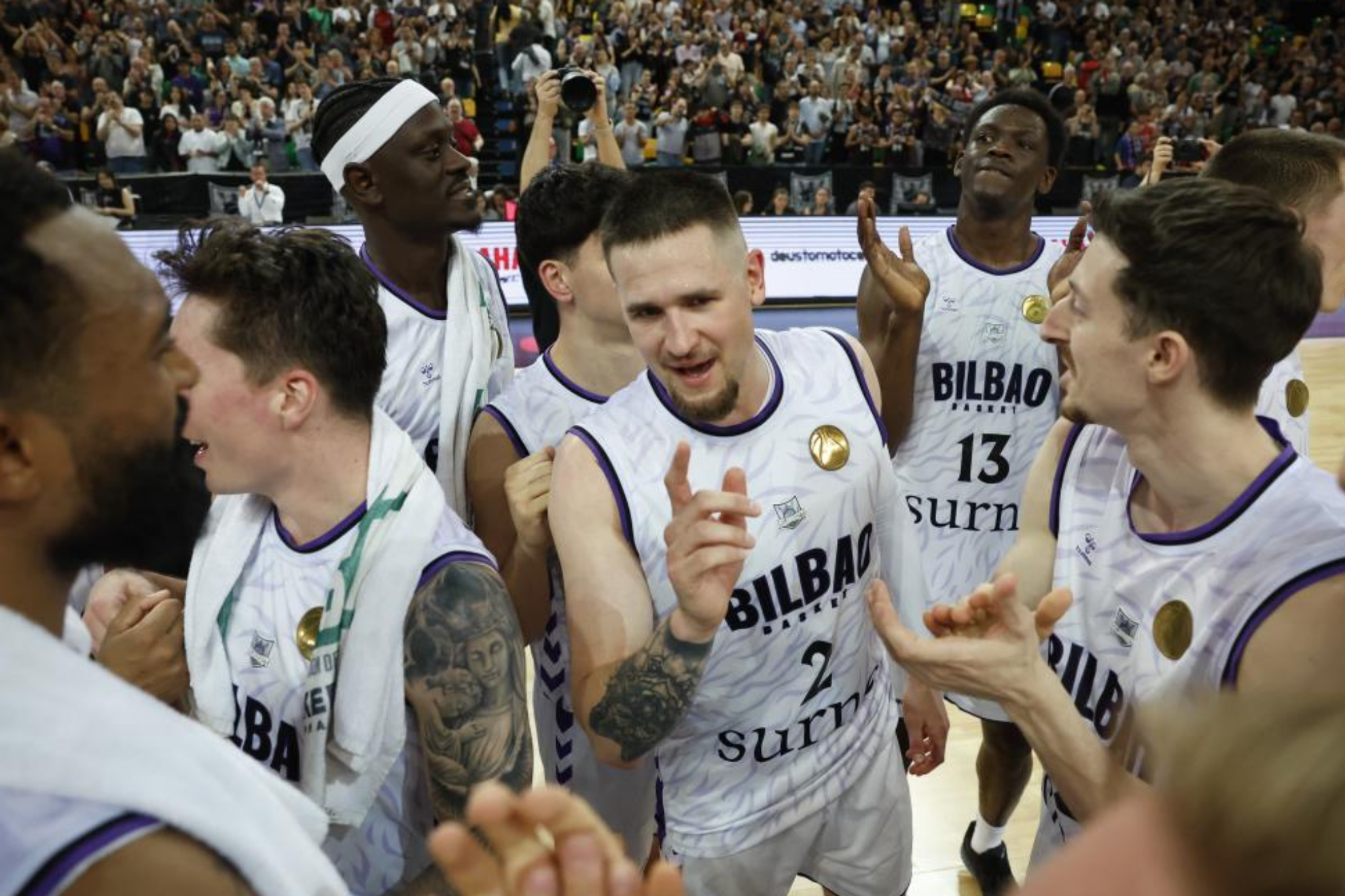 El Surne Bilbao celebra su triunfo y el pase a la final de la FIBA Eurpe Cup.