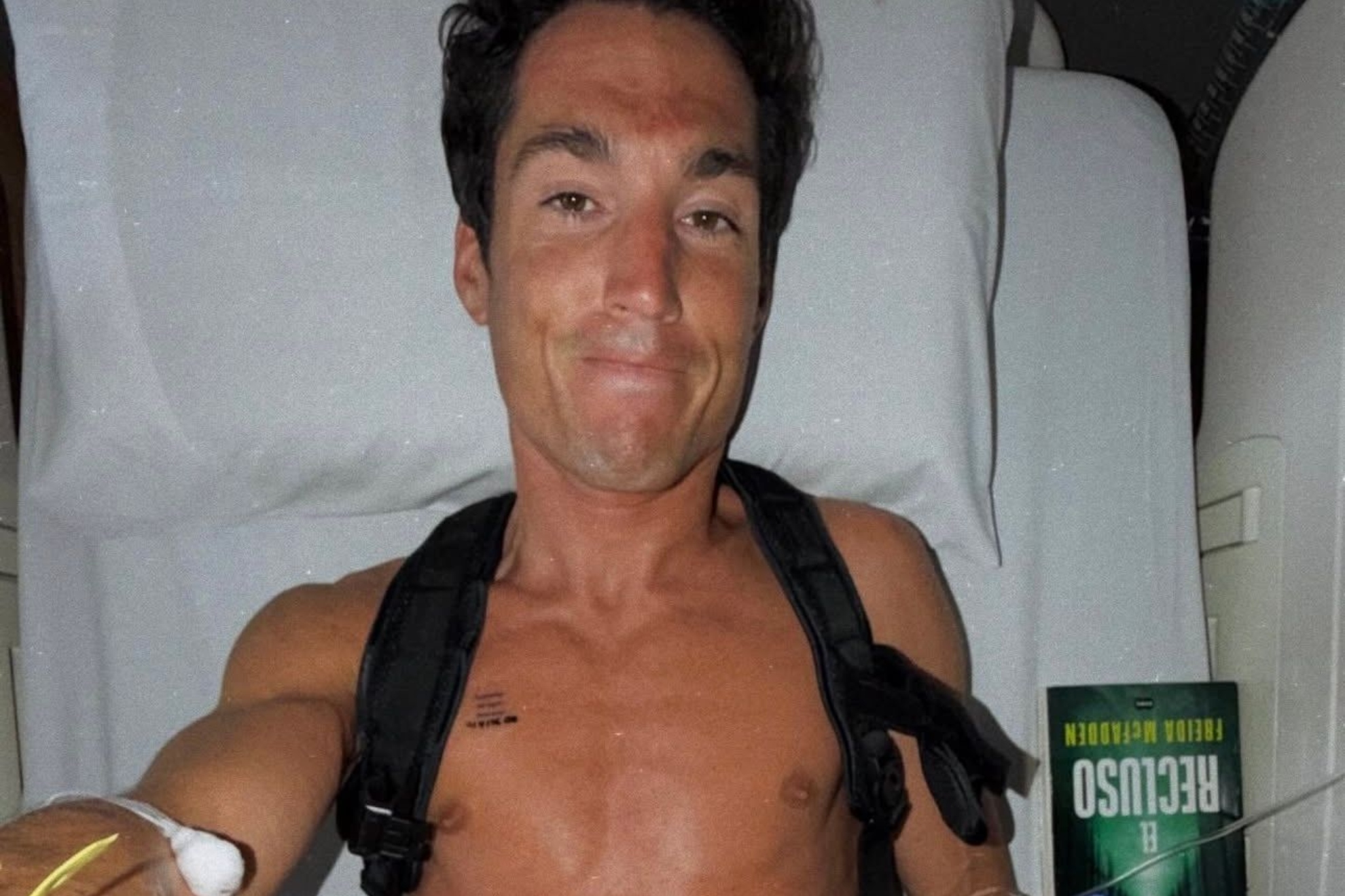 Aleix Espargaró, en el hospital.