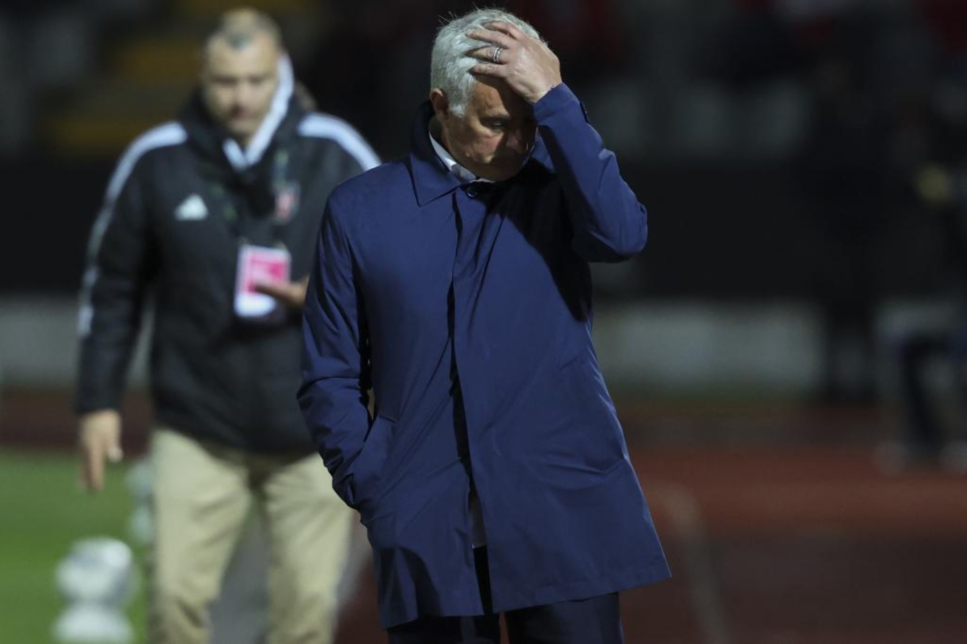 José Mourinho se lamenta durante el partido contra el Casa Pia.