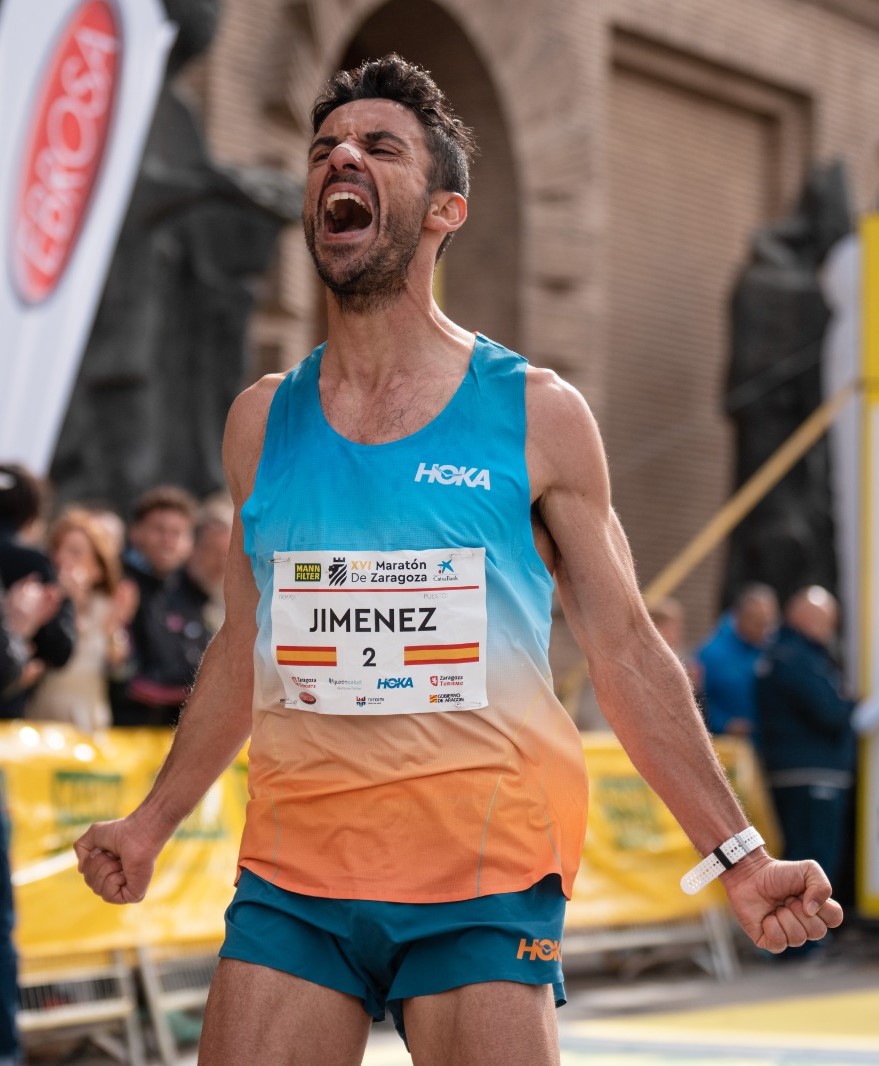 Cristina Espejo y Alex Jiménez desafían al viento en Zaragoza