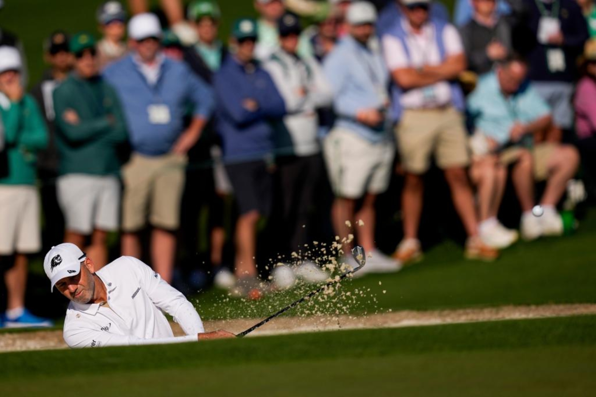 Sergio García (46) saca de bunker