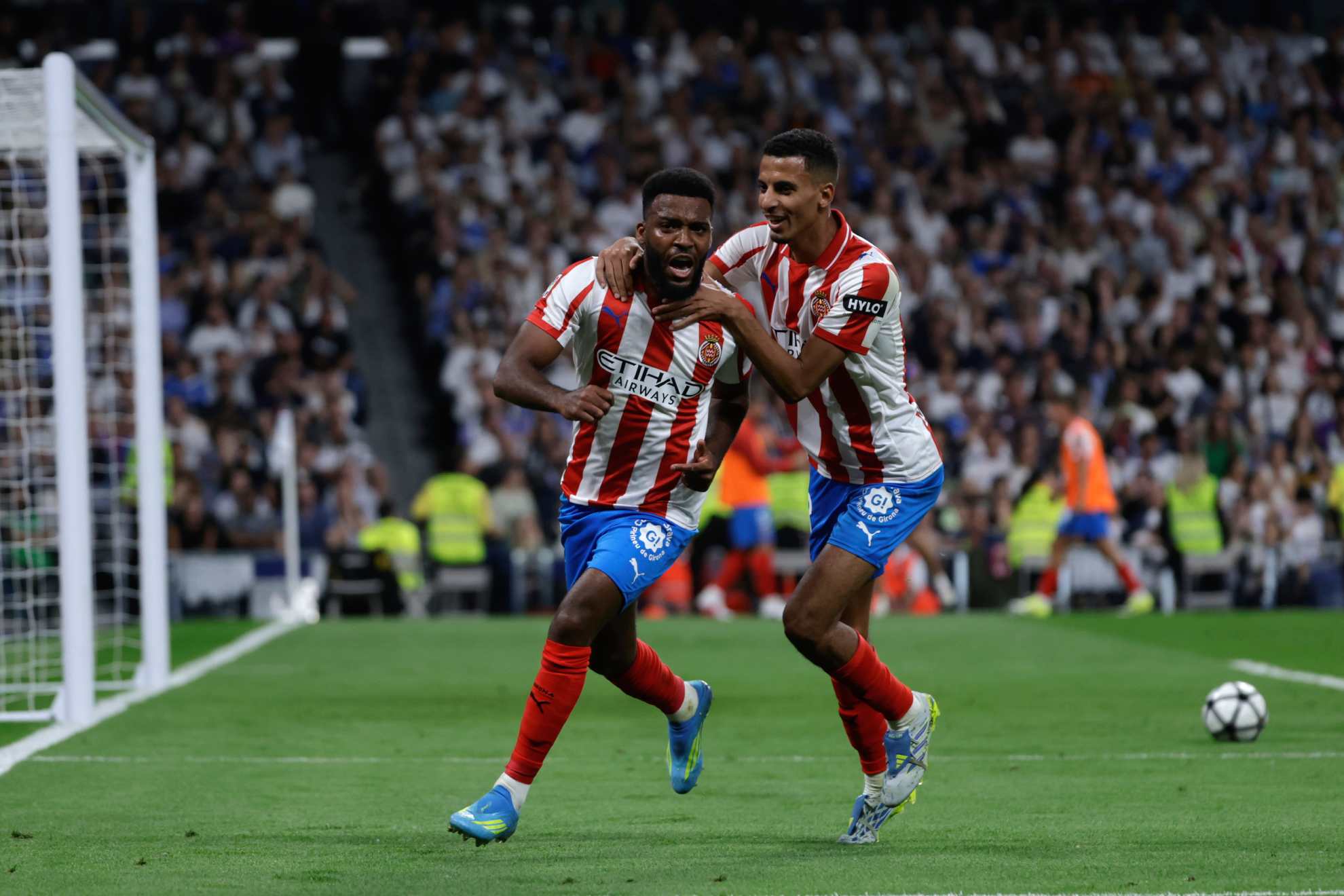 Lemar celebra su gol en el Santiago Bernabéu