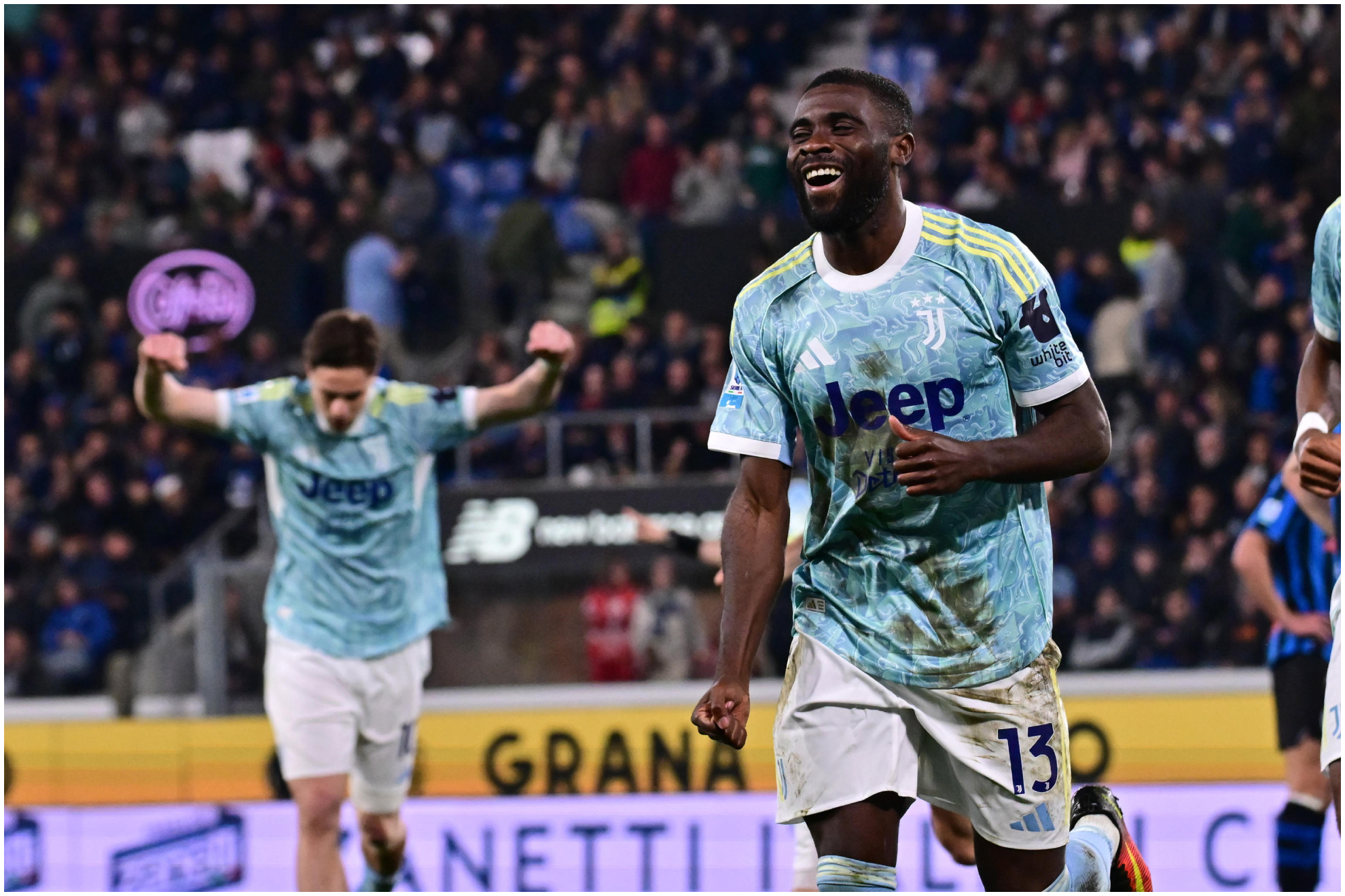 Boga festeja su gol.