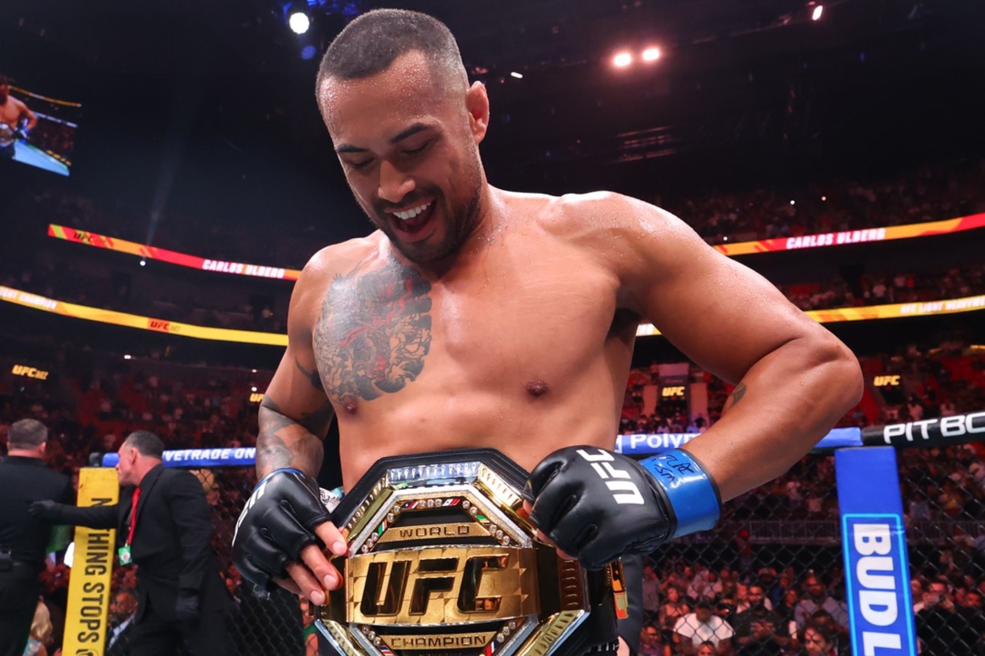 Ulberg se corona en el UFC 327 noqueando a Prochazka... ¡estando lesionado!