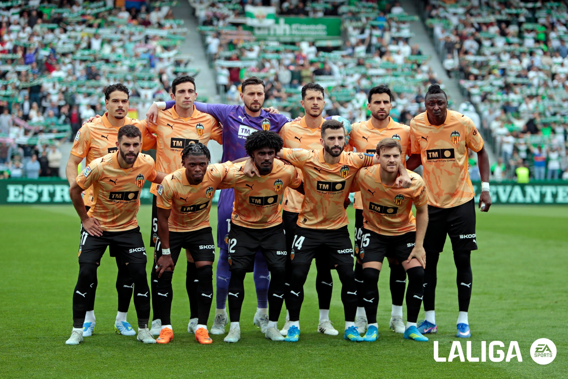 Equipo titular del Valencia ayer en Elche.
