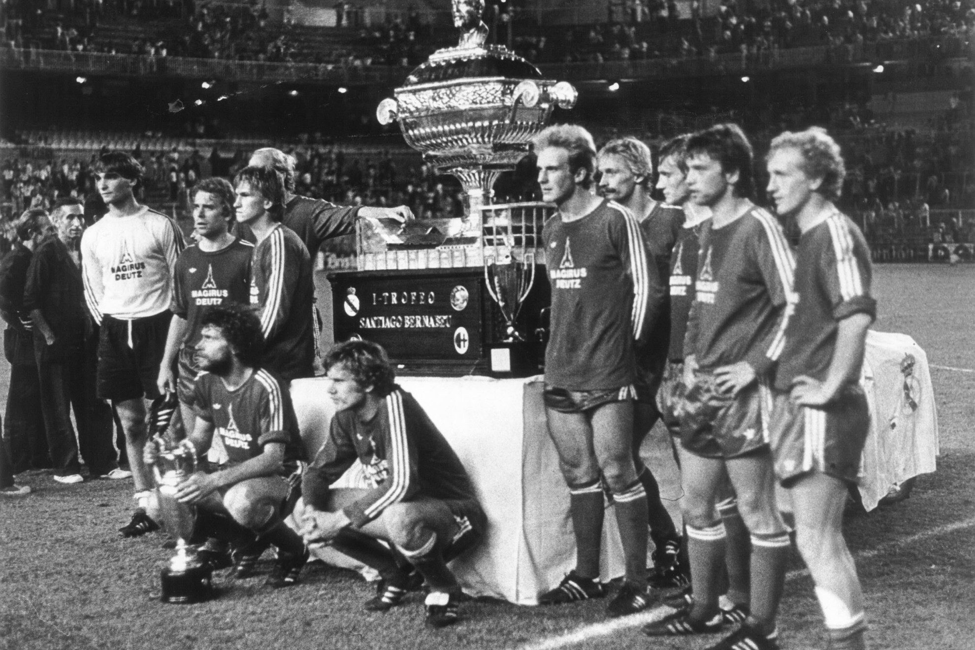 El Bayern de 1979 tras ganar 2-0 al Ajax en la primera edición del Trofeo Santiago Bernabéu.