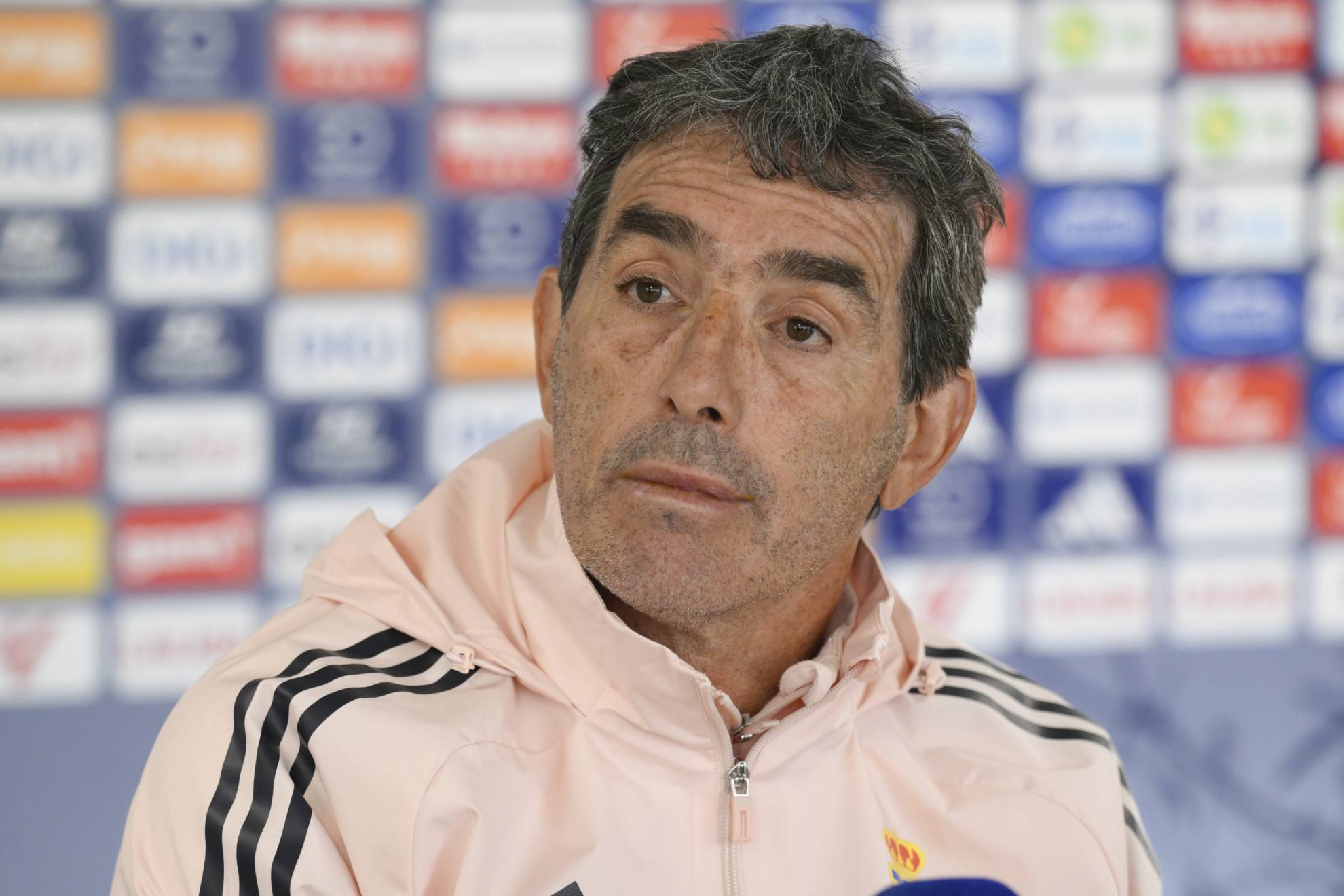 Almada en una rueda de prensa.