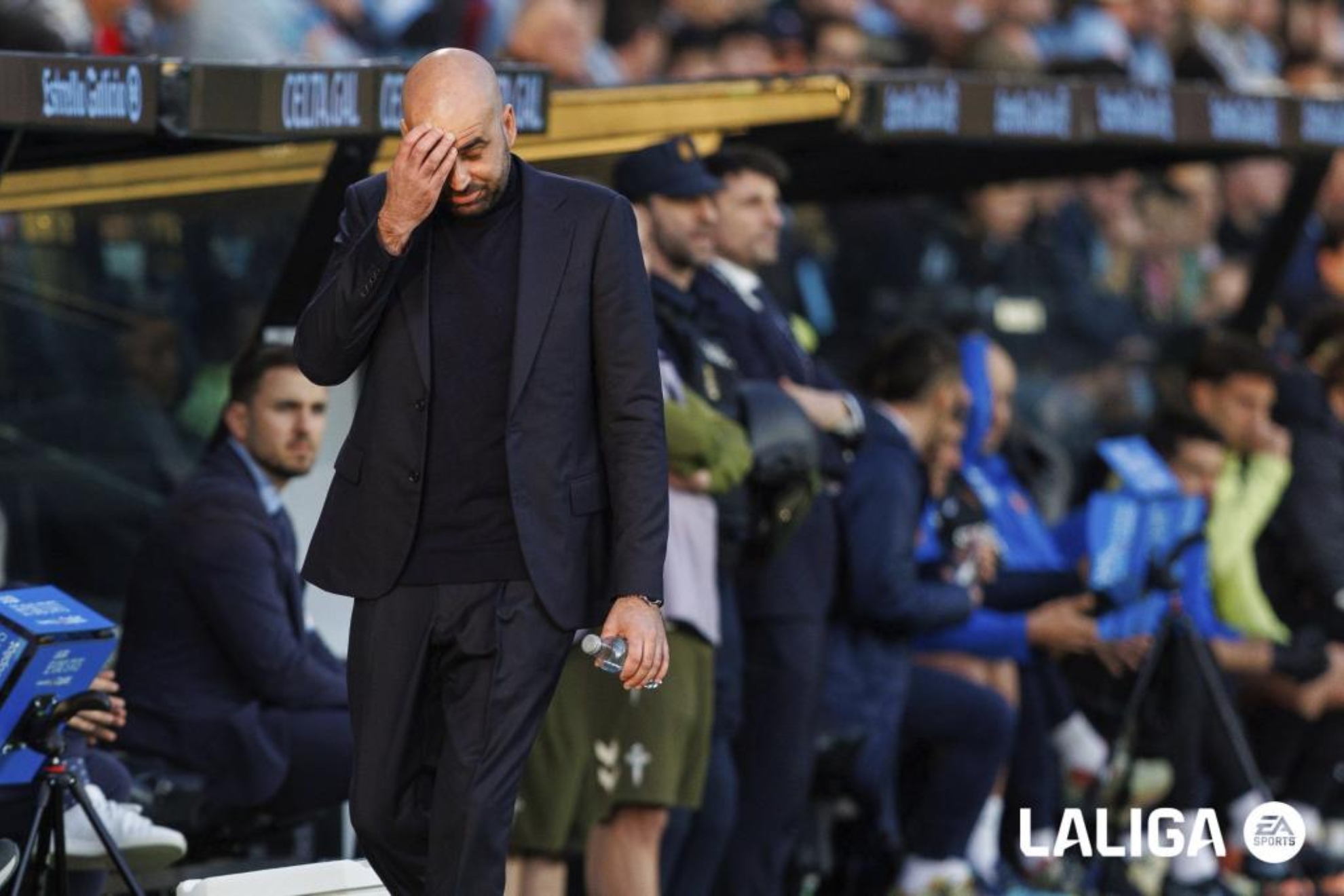 Giráldez, entrenador del Celta, se lamenta en un momento del encuentro ante el Oviedo.