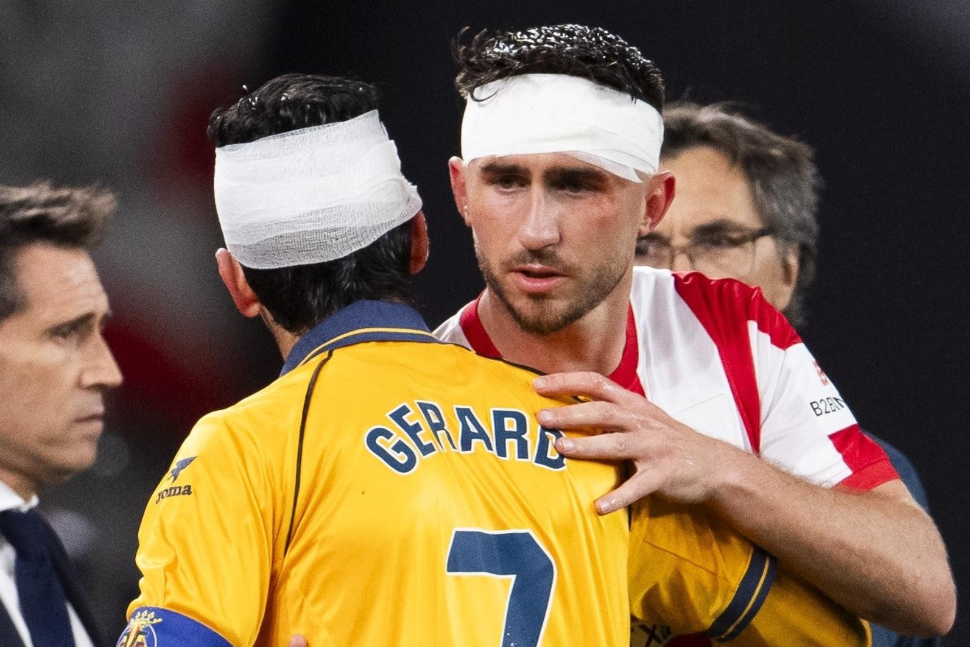 Laporte y Gerard chocaron y se hicieron dos brechas que hubo que curar y vendar.