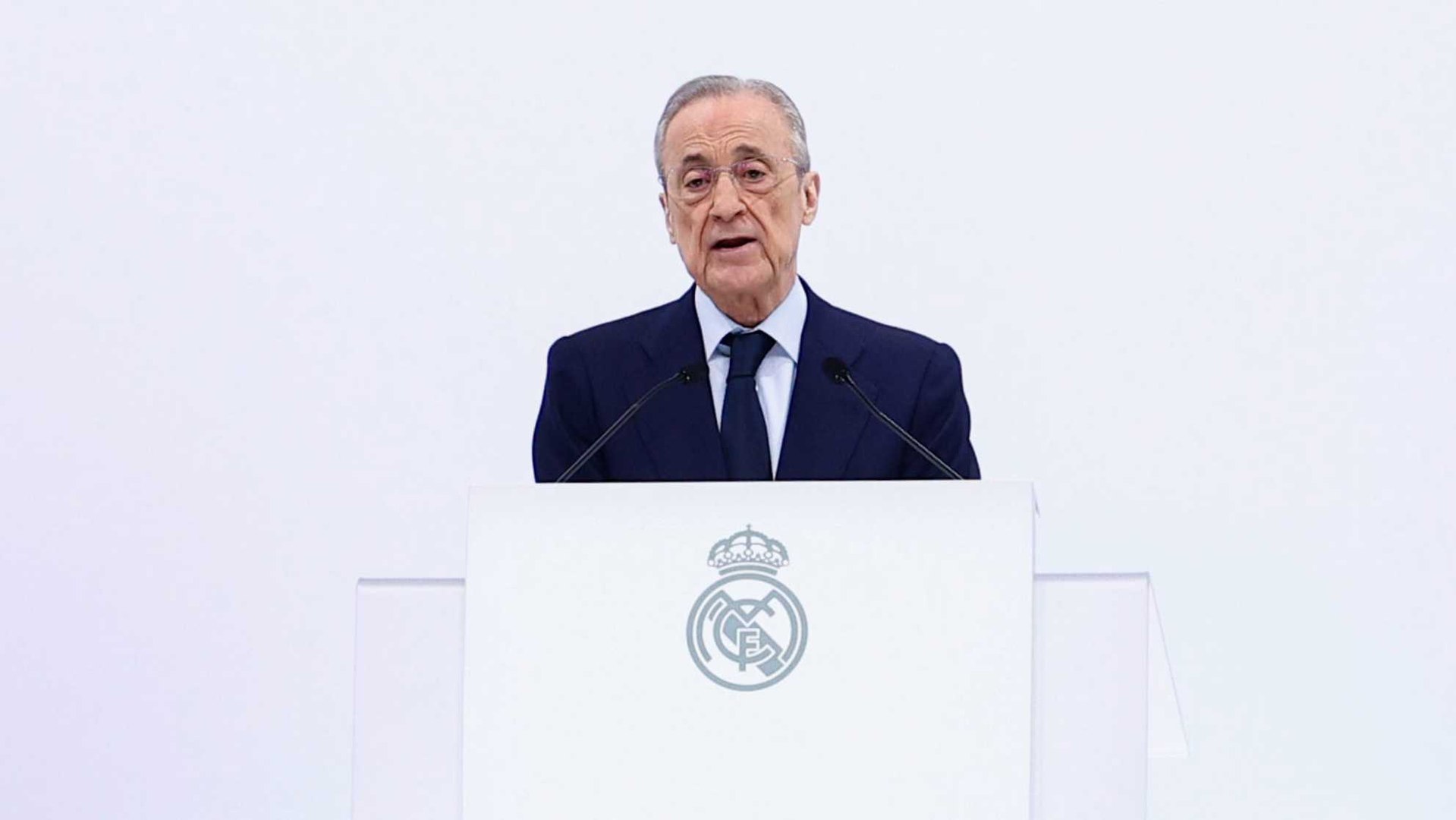 El presidente del Real Madrid pide que se "valoren las cosas en su justa medida" por la dificultad de conseguir éxitos.