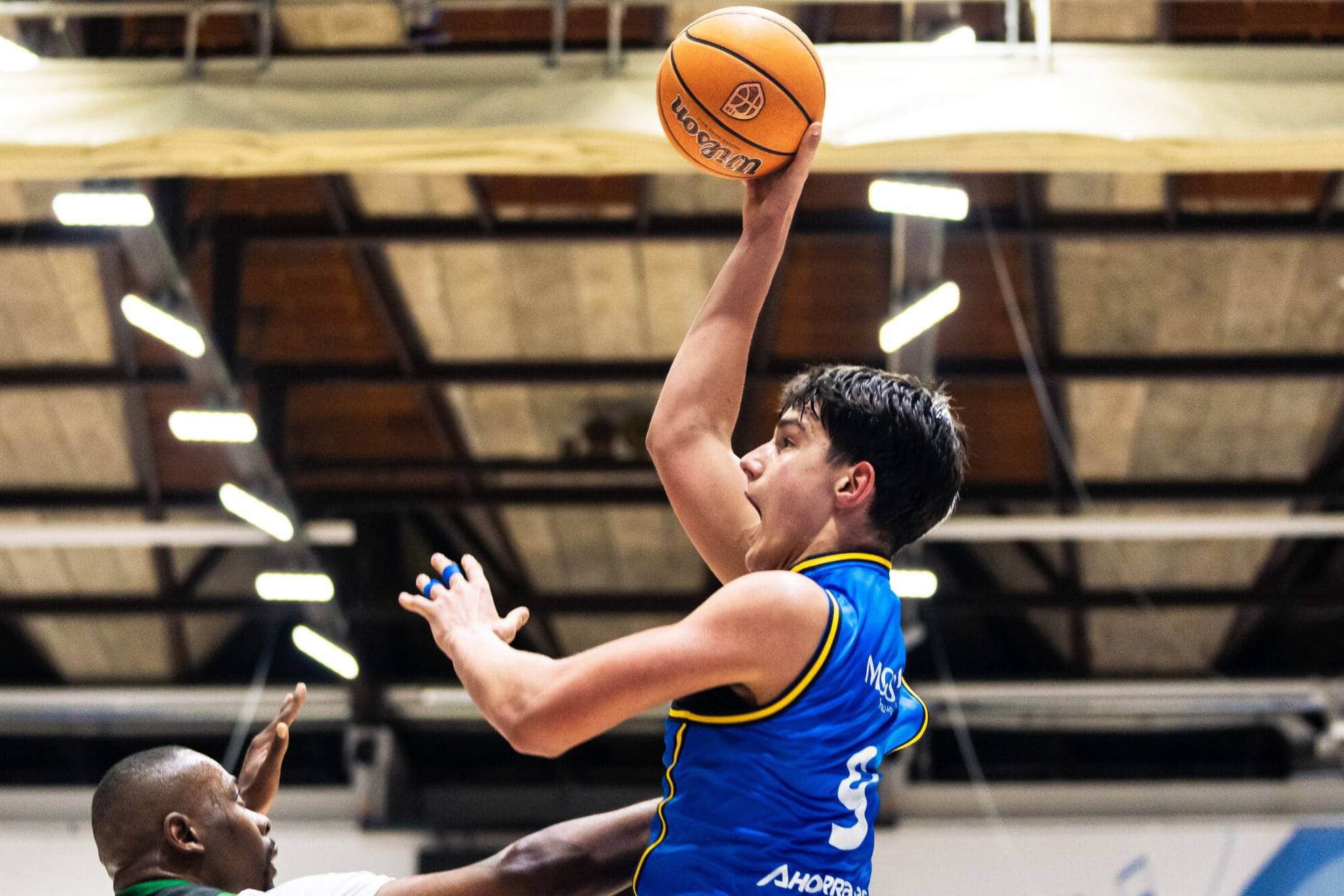 Andrés Amón, el pívot de 2,13 m. y 18 años que viene en el baloncesto español