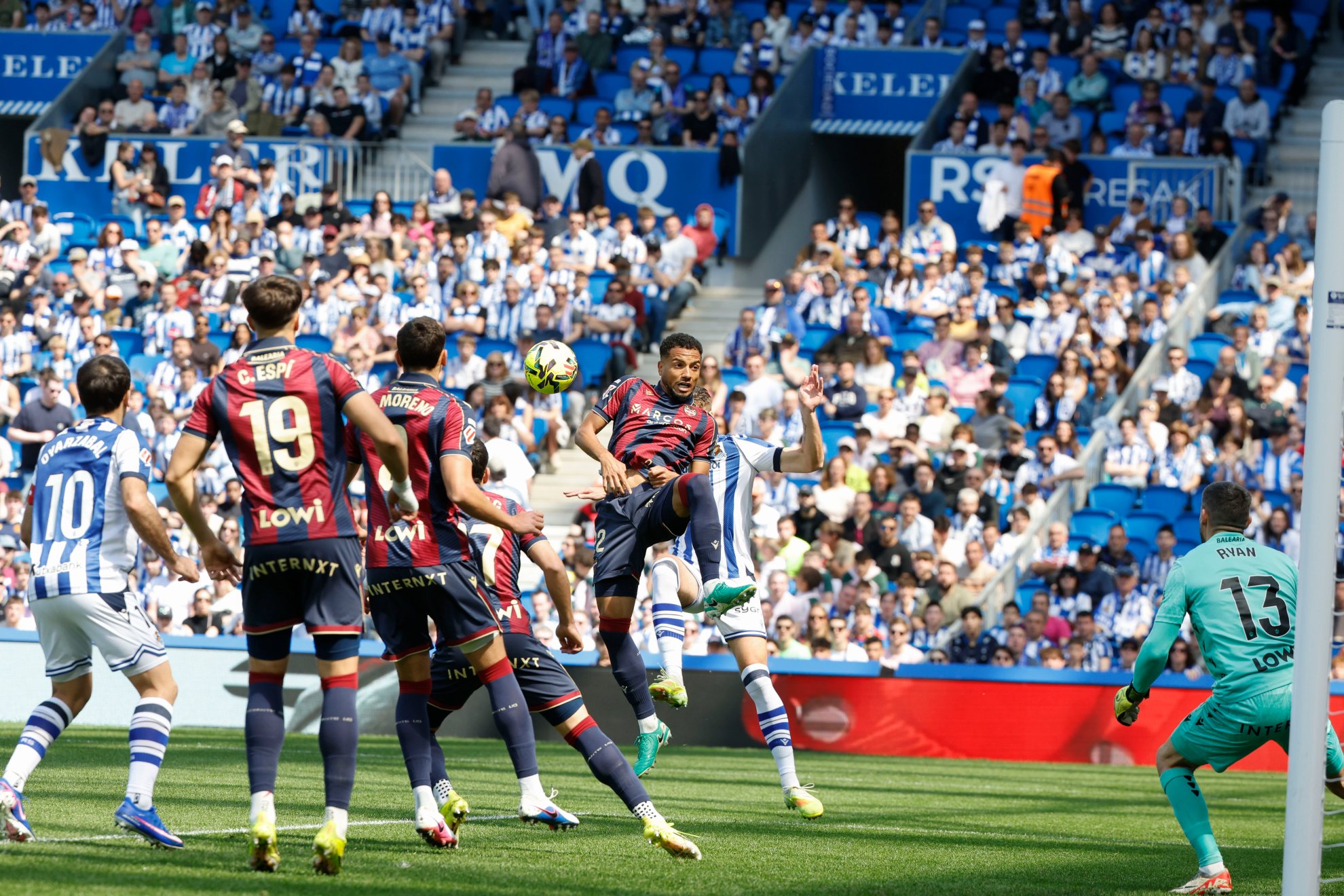 El Levante, durante el partido disputado en Anoeta contra la Real Sociedad.