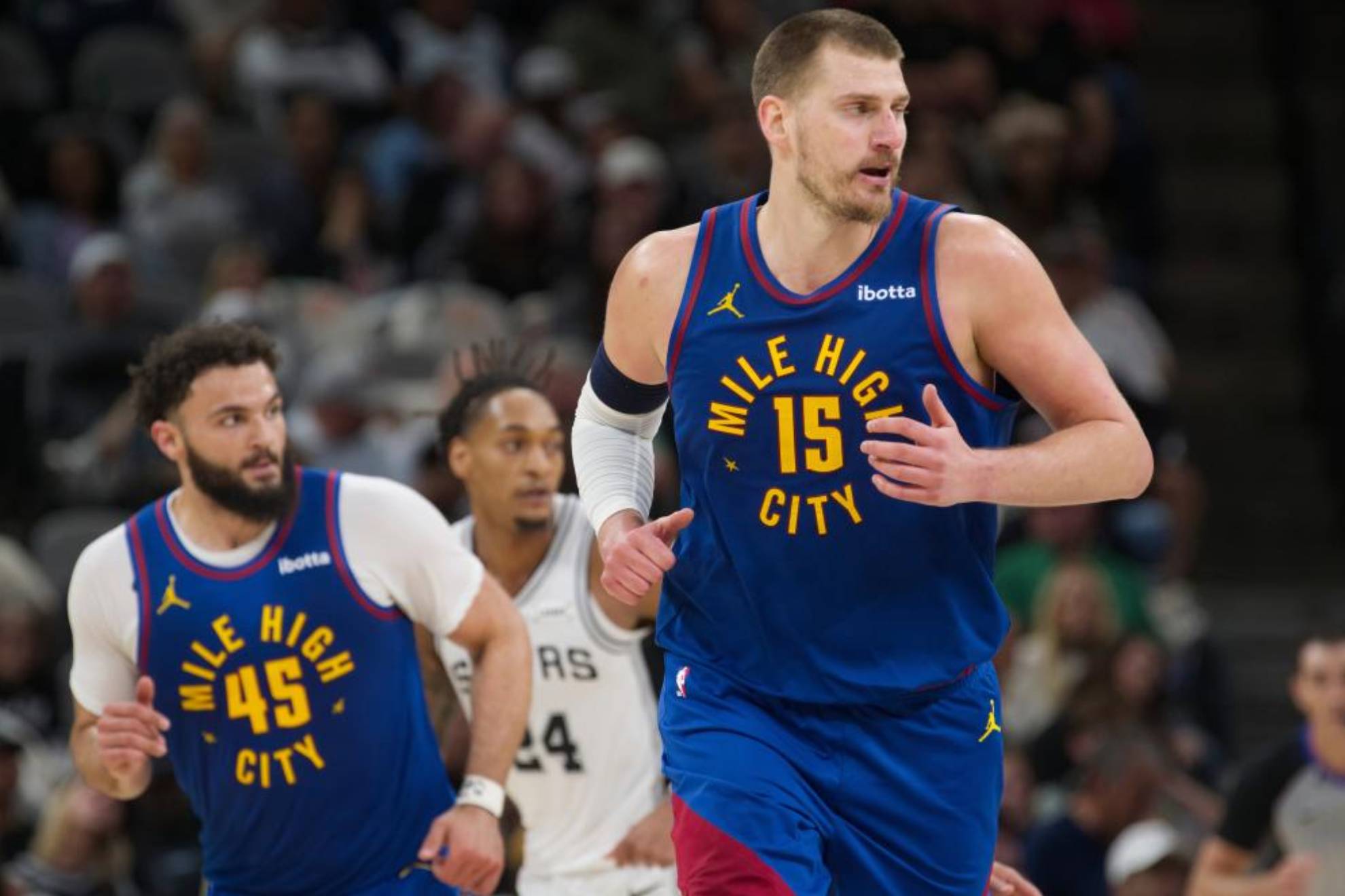 Nikola Jokic, en una acción del partido de esta madrugada ante los Spurs.